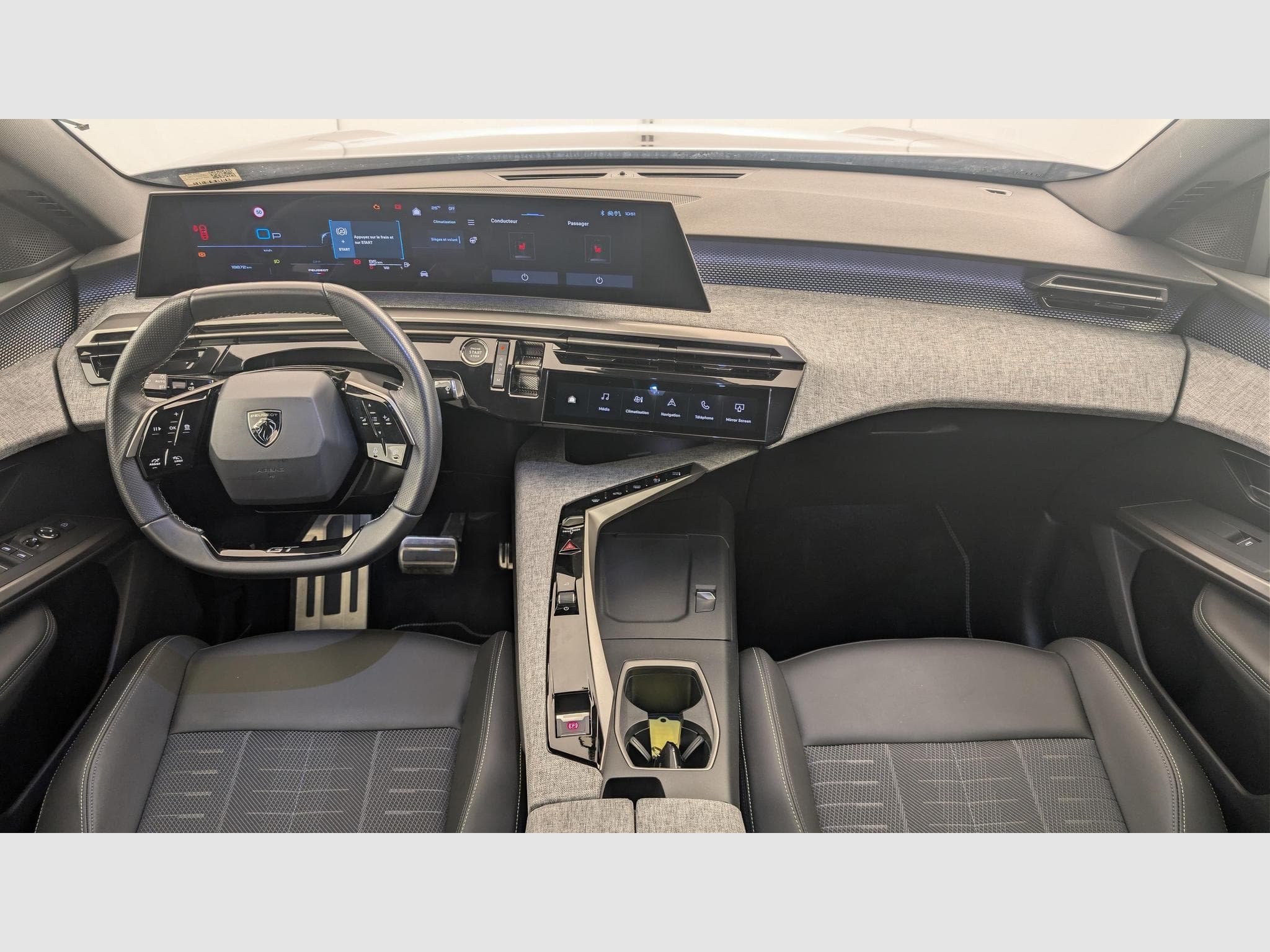 Peugeot 3008 Hybrid 145 e-DCS6 GT (2025) - Photo 13
