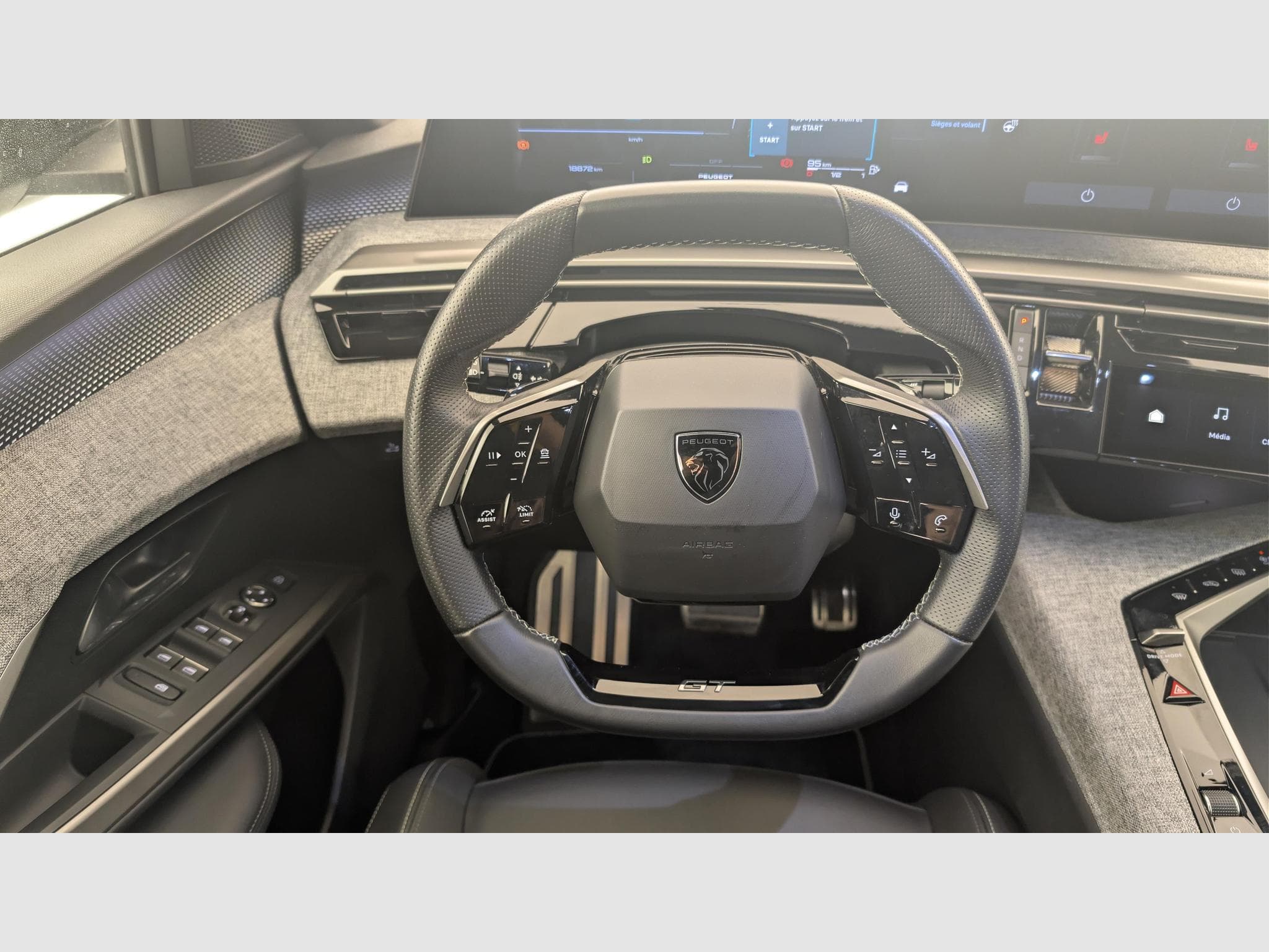 Peugeot 3008 Hybrid 145 e-DCS6 GT (2025) - Photo 14