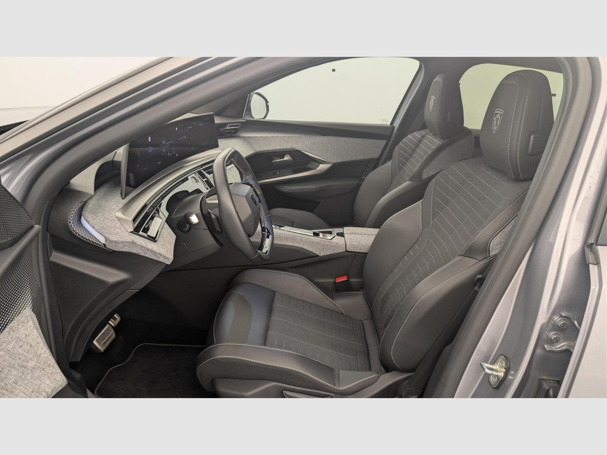 Peugeot 3008 Hybrid 145 e-DCS6 GT (2025) - Photo 16