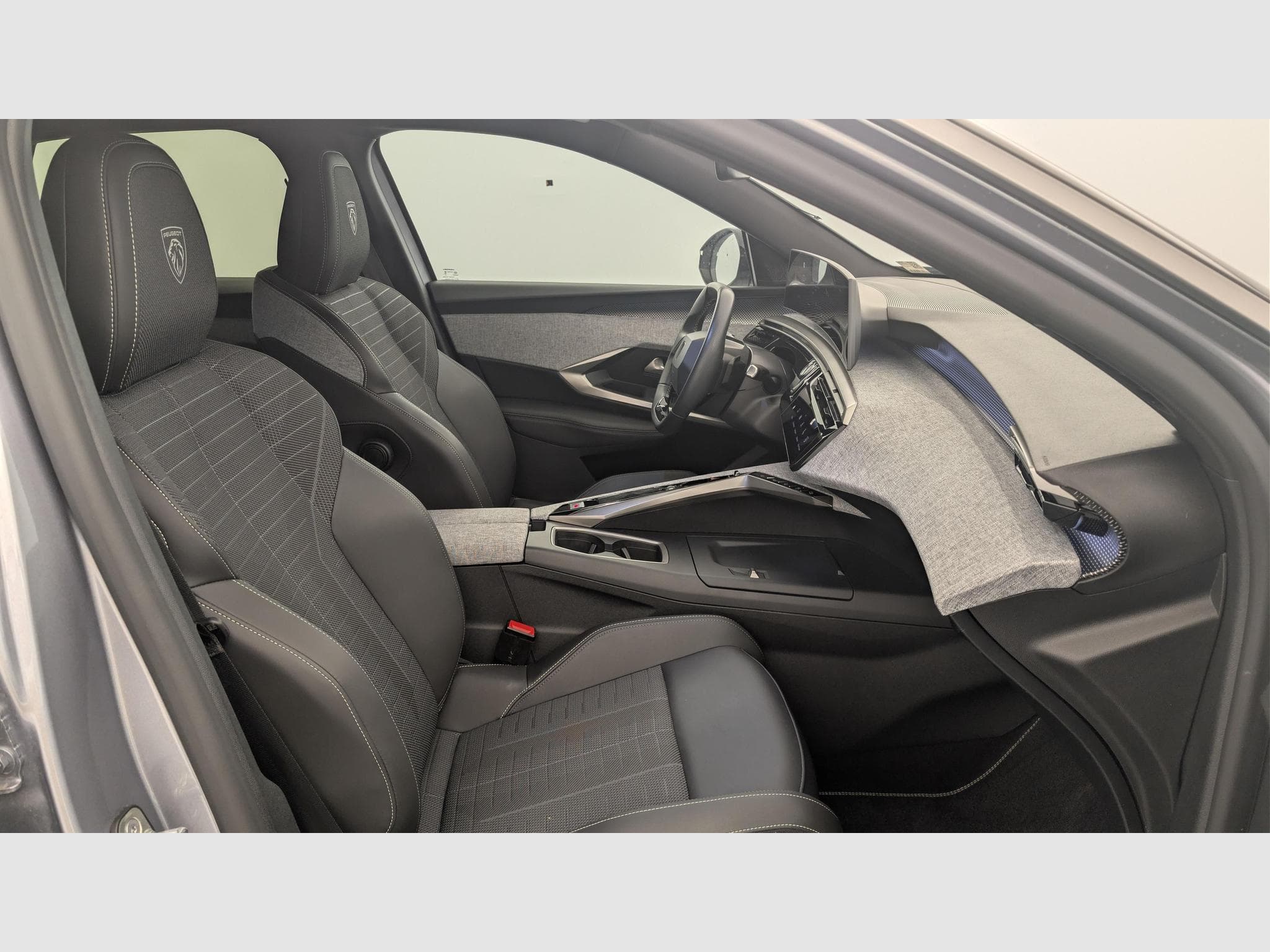 Peugeot 3008 Hybrid 145 e-DCS6 GT (2025) - Photo 9