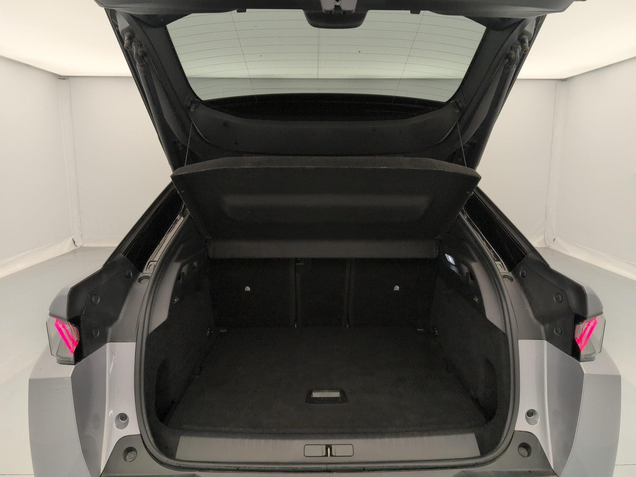 Peugeot 3008 Hybrid 145 e-DCS6 GT (2025) - Photo 11