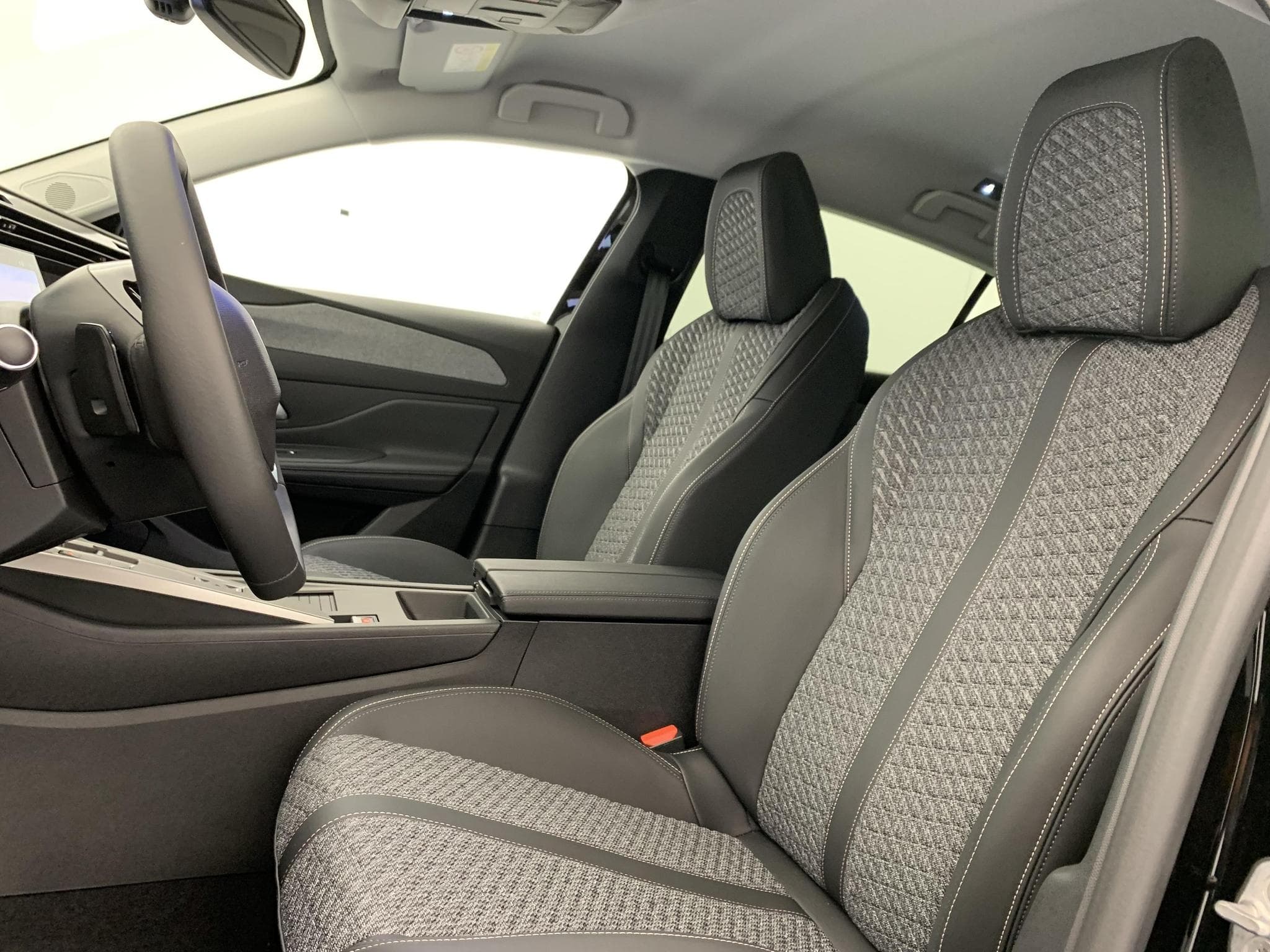 Peugeot 308 NOUVELLE BLUEHDI 130CH S&S EAT8 ALLURE (2026) - Photo 20