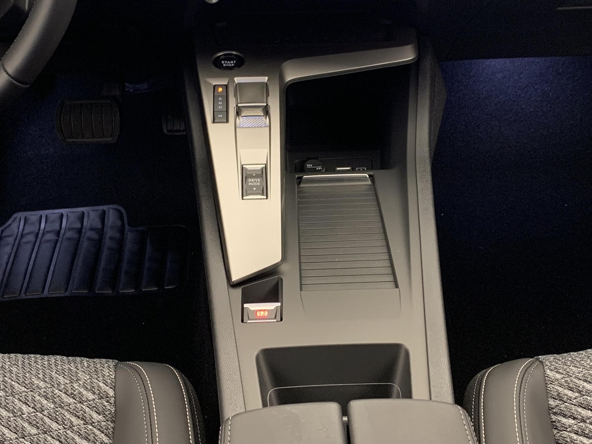 Peugeot 308 NOUVELLE BLUEHDI 130CH S&S EAT8 ALLURE (2026) - Photo 17
