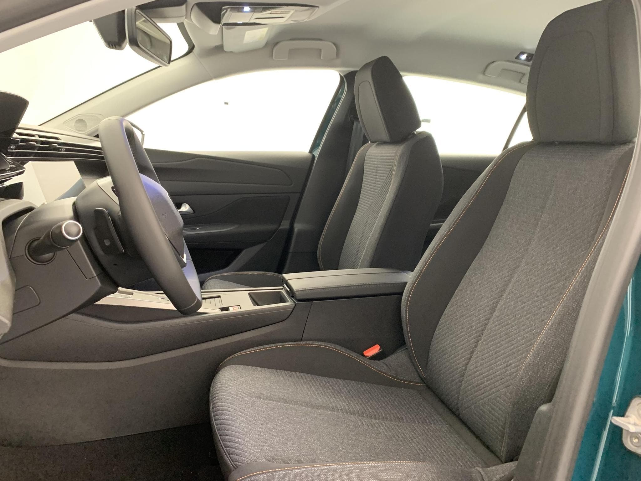 Peugeot 308 NOUVELLE BLUEHDI 130CH EAT8 STYLE (2026) - Photo 17