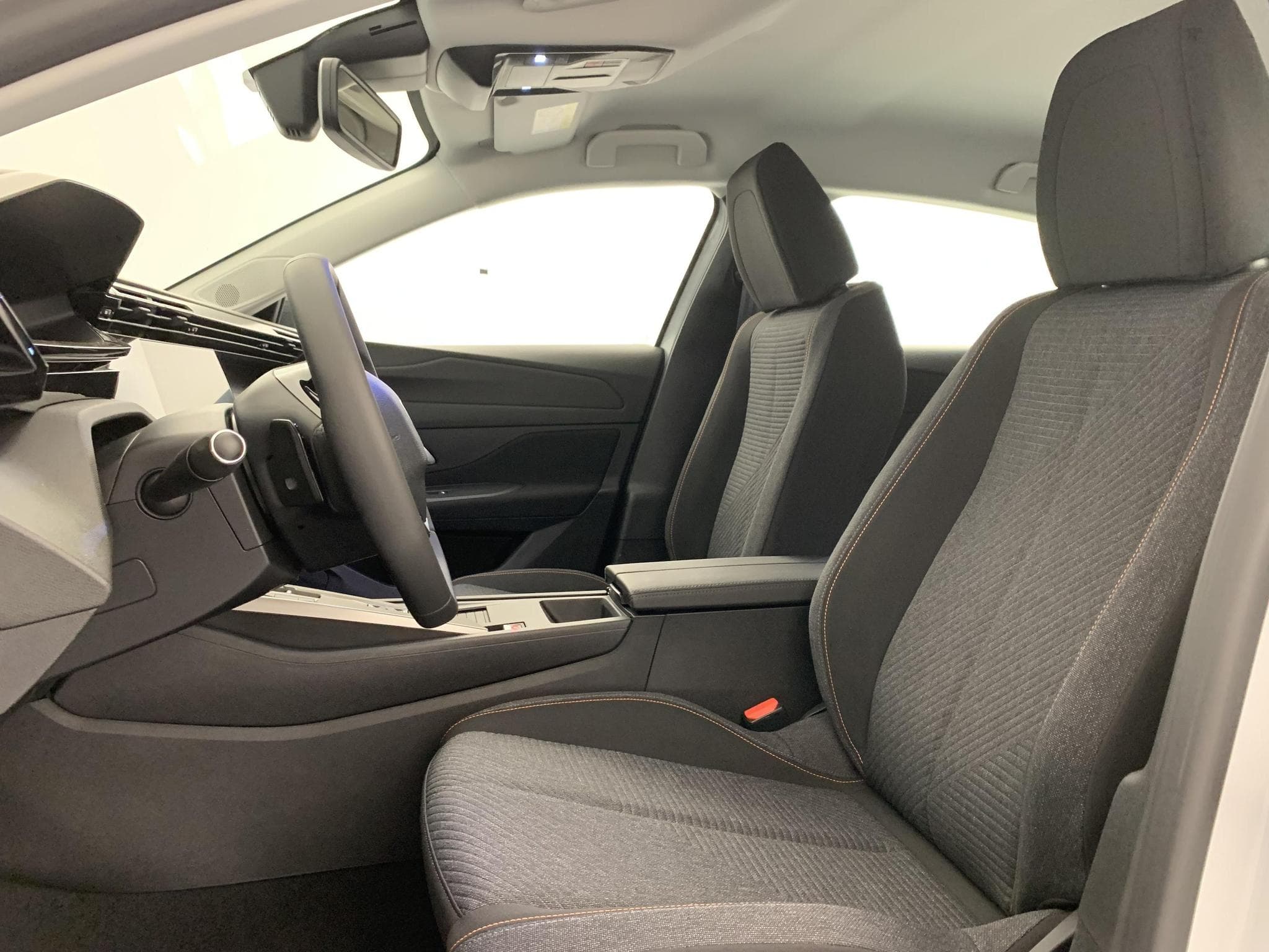 Peugeot 308 NOUVELLE BLUEHDI 130CH EAT8 STYLE (2026) - Photo 17