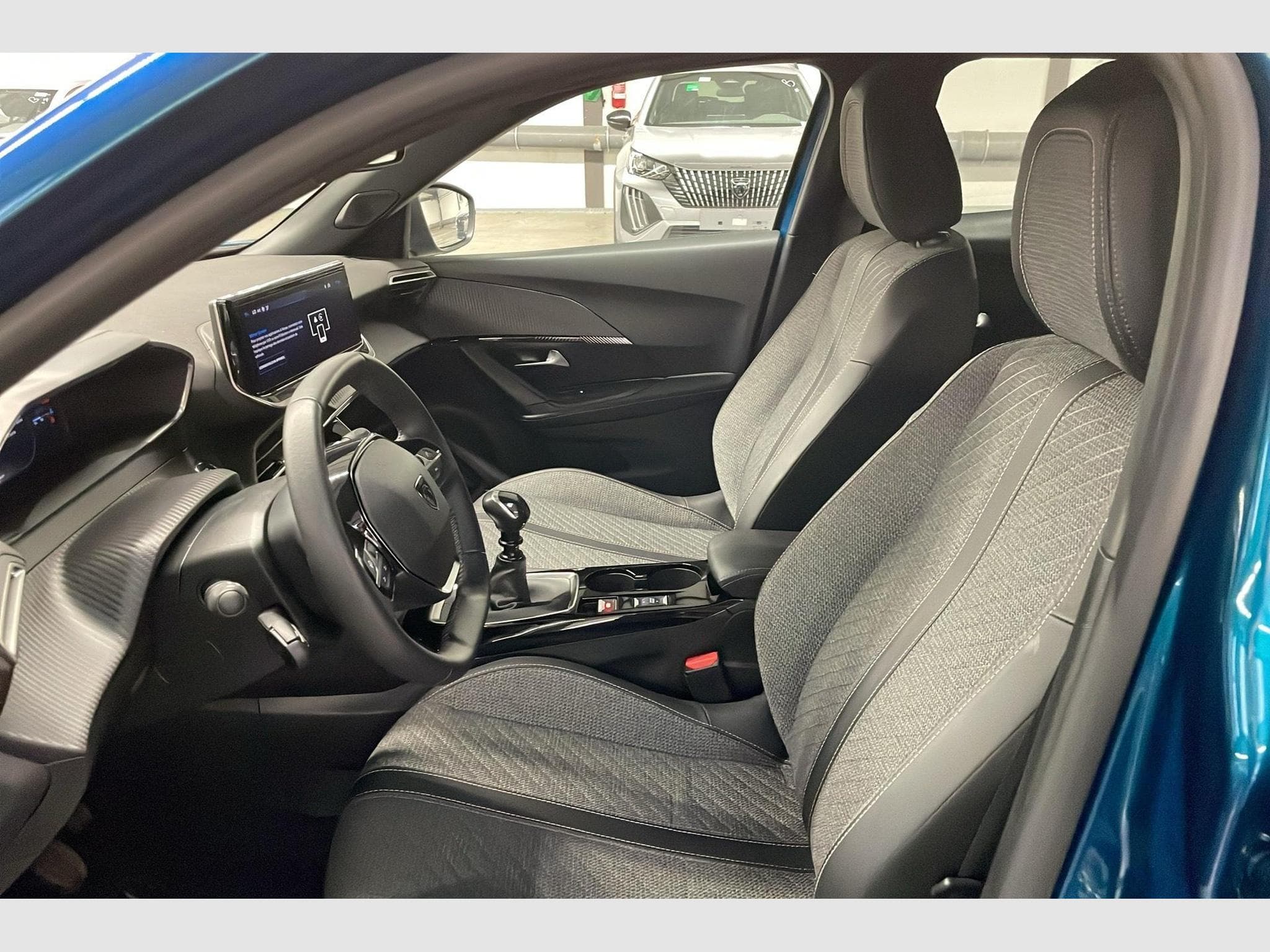 Peugeot 2008 100 S&S BVM6 Allure (2025) - Photo 16