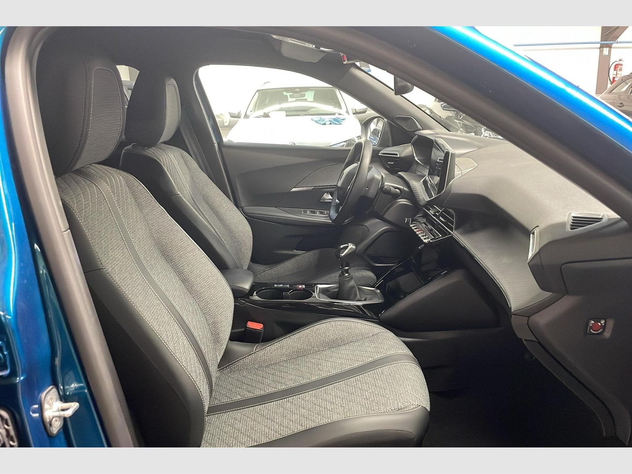 Peugeot 2008 100 S&S BVM6 Allure (2025) - Photo 9