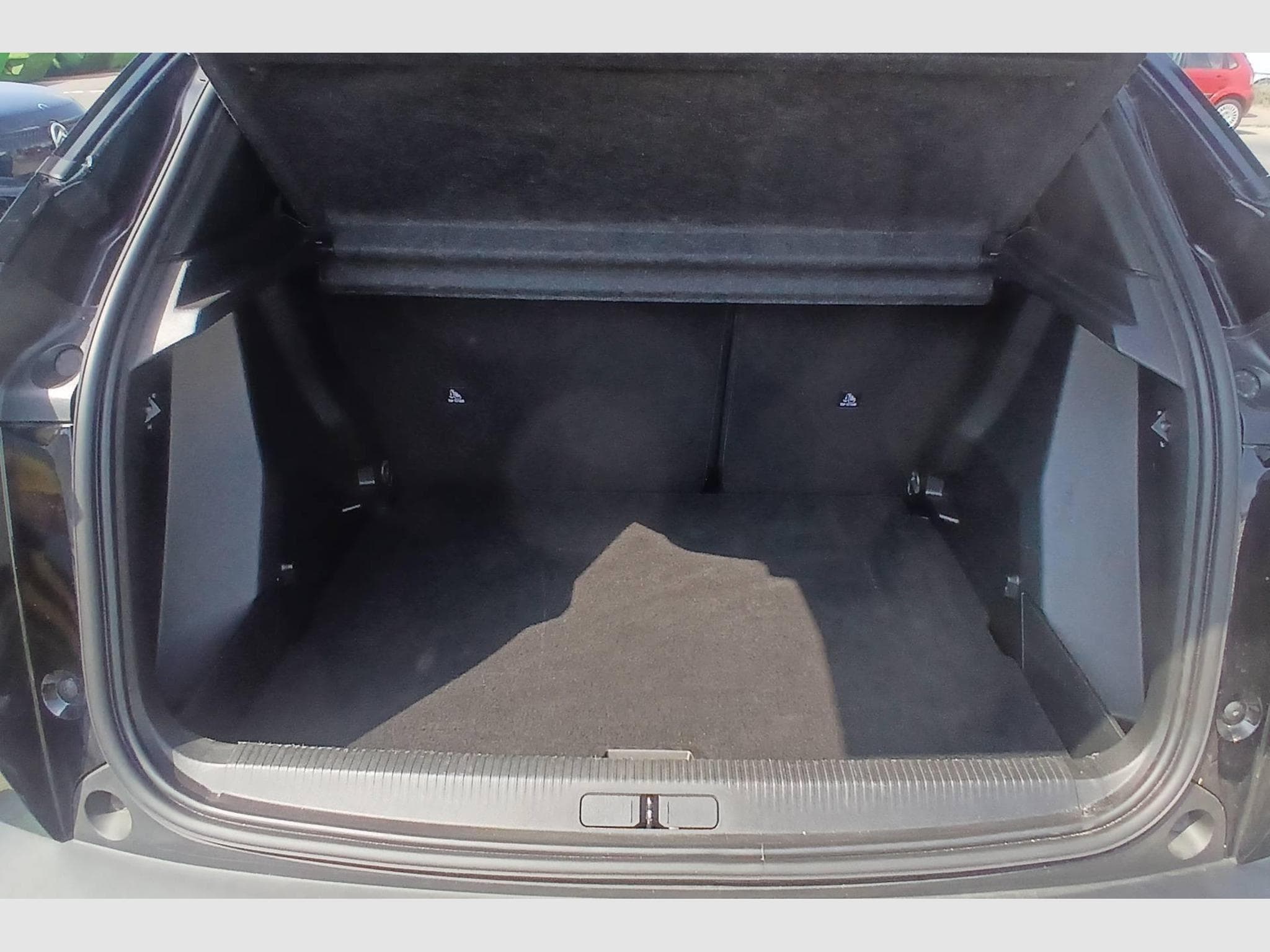 Peugeot 2008 100 S&S BVM6 Allure (2025) - Photo 11