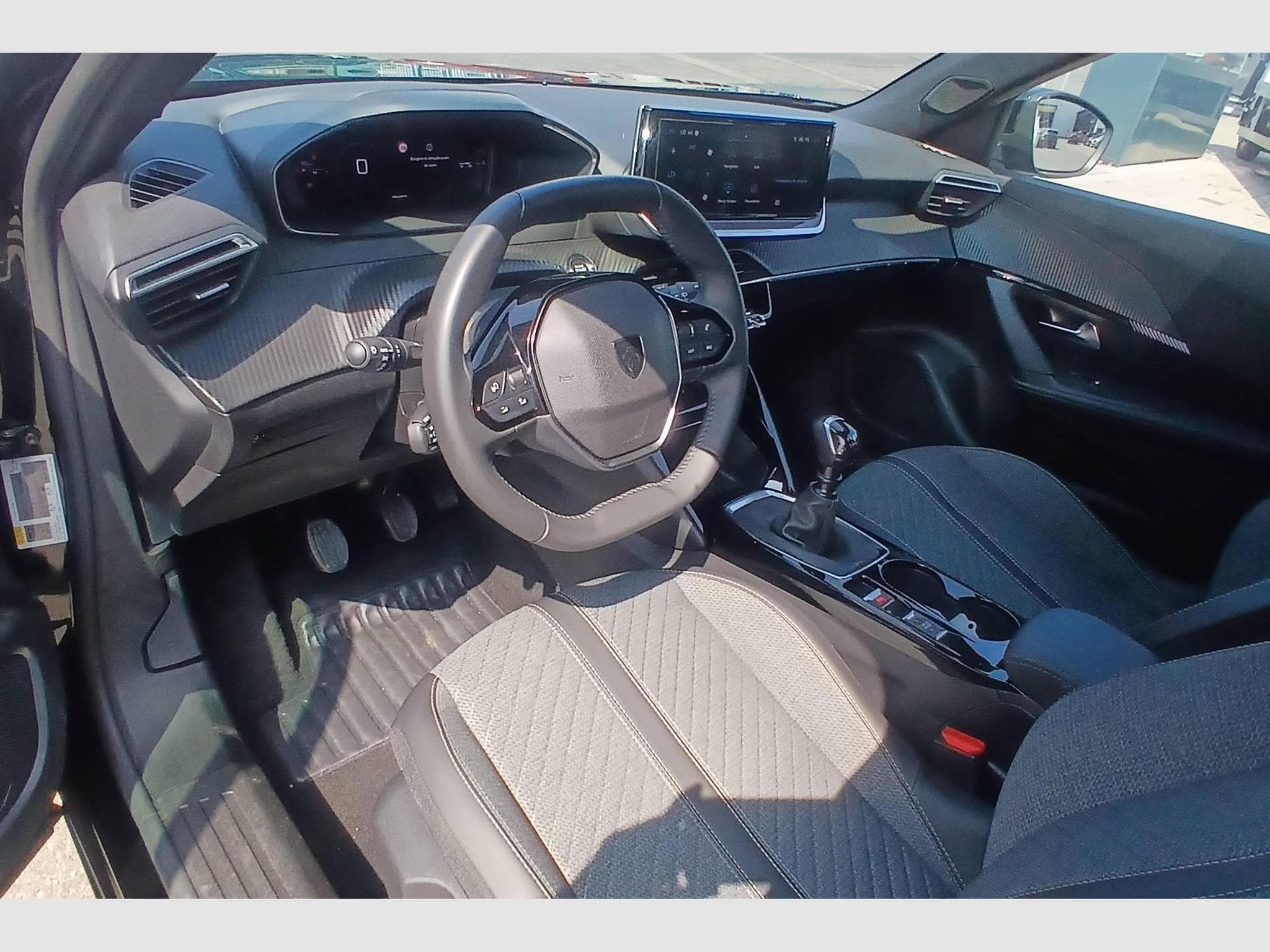 Peugeot 2008 100 S&S BVM6 Allure (2025) - Photo 14