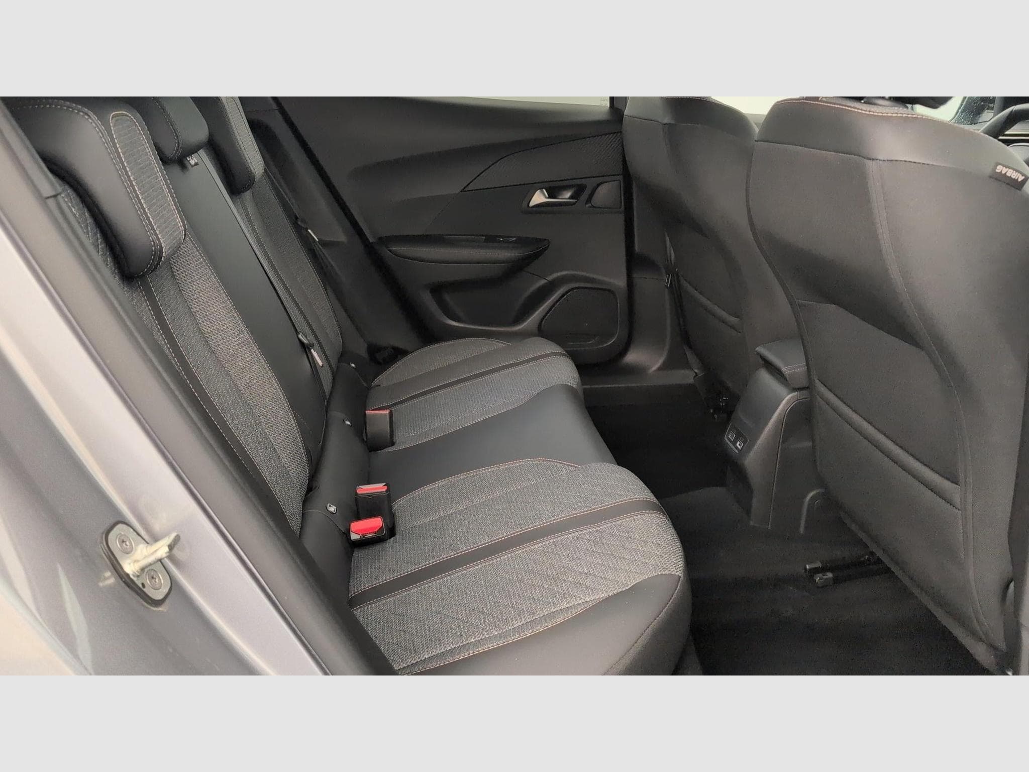 Peugeot 2008 100 S&S BVM6 Allure (2025) - Photo 10