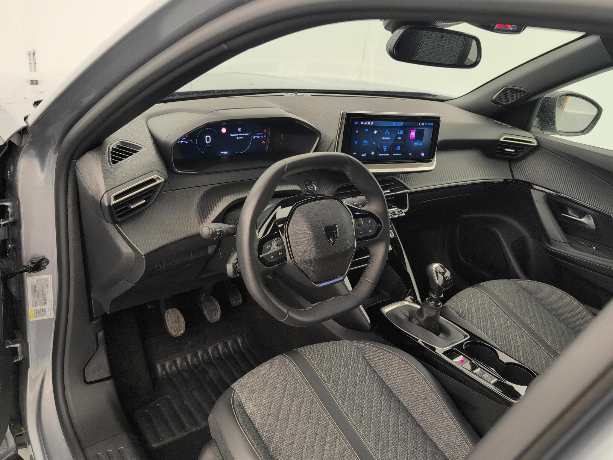 Peugeot 2008 100 S&S BVM6 Allure (2025) - Photo 15