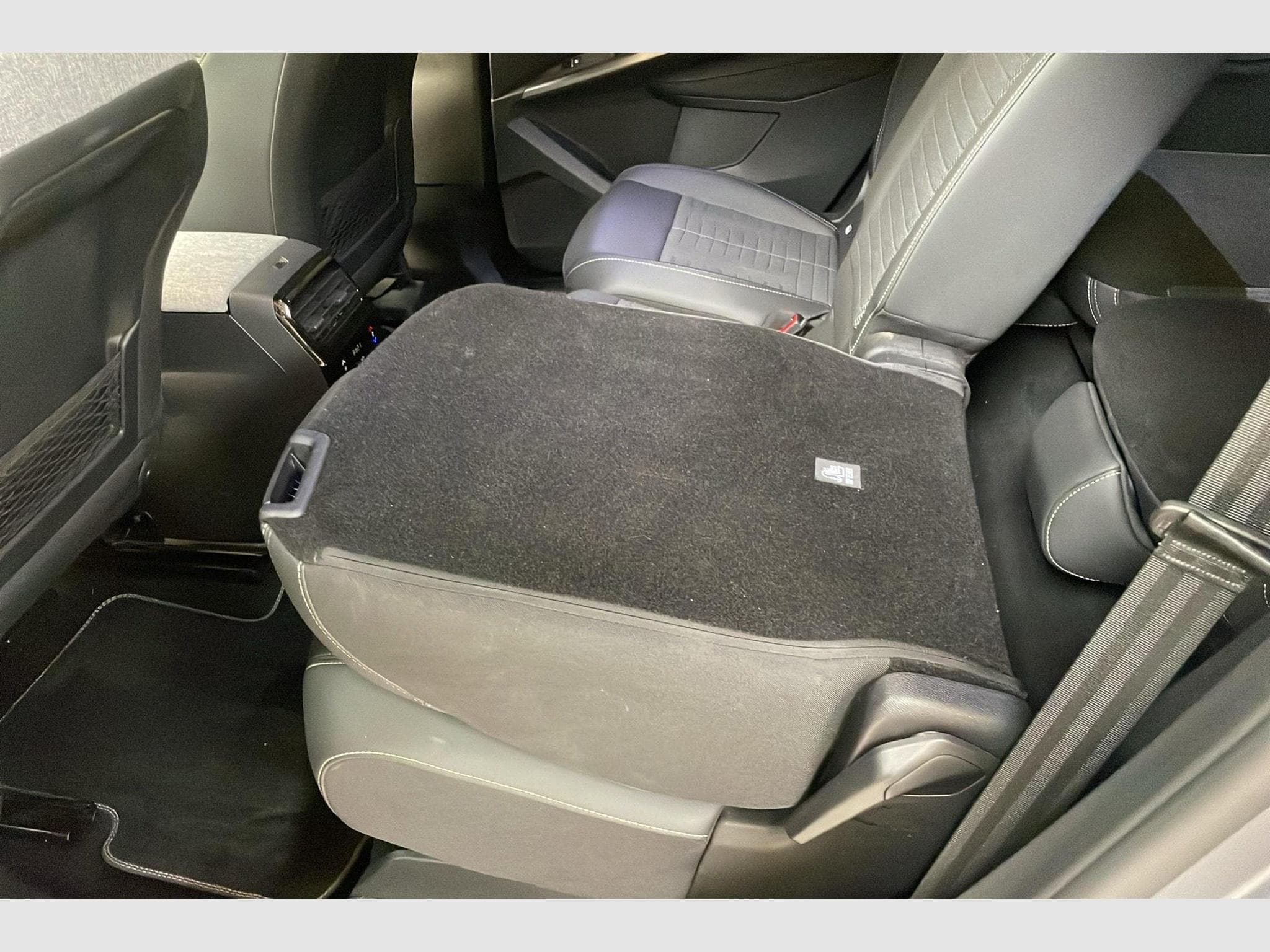 Peugeot 5008 HYBRID 145CH E-DCS6 GT (2025) - Photo 13