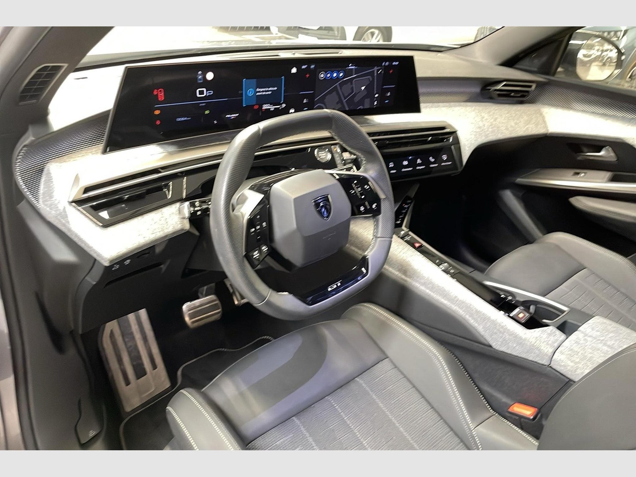 Peugeot 5008 HYBRID 145CH E-DCS6 GT (2025) - Photo 16