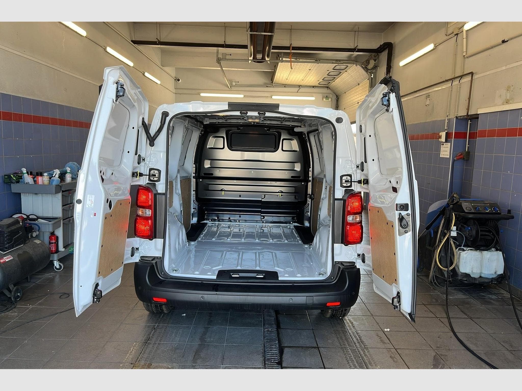 Peugeot Expert Fourgon M DIESEL 120 CH MANUELLE (2026) - Photo 11