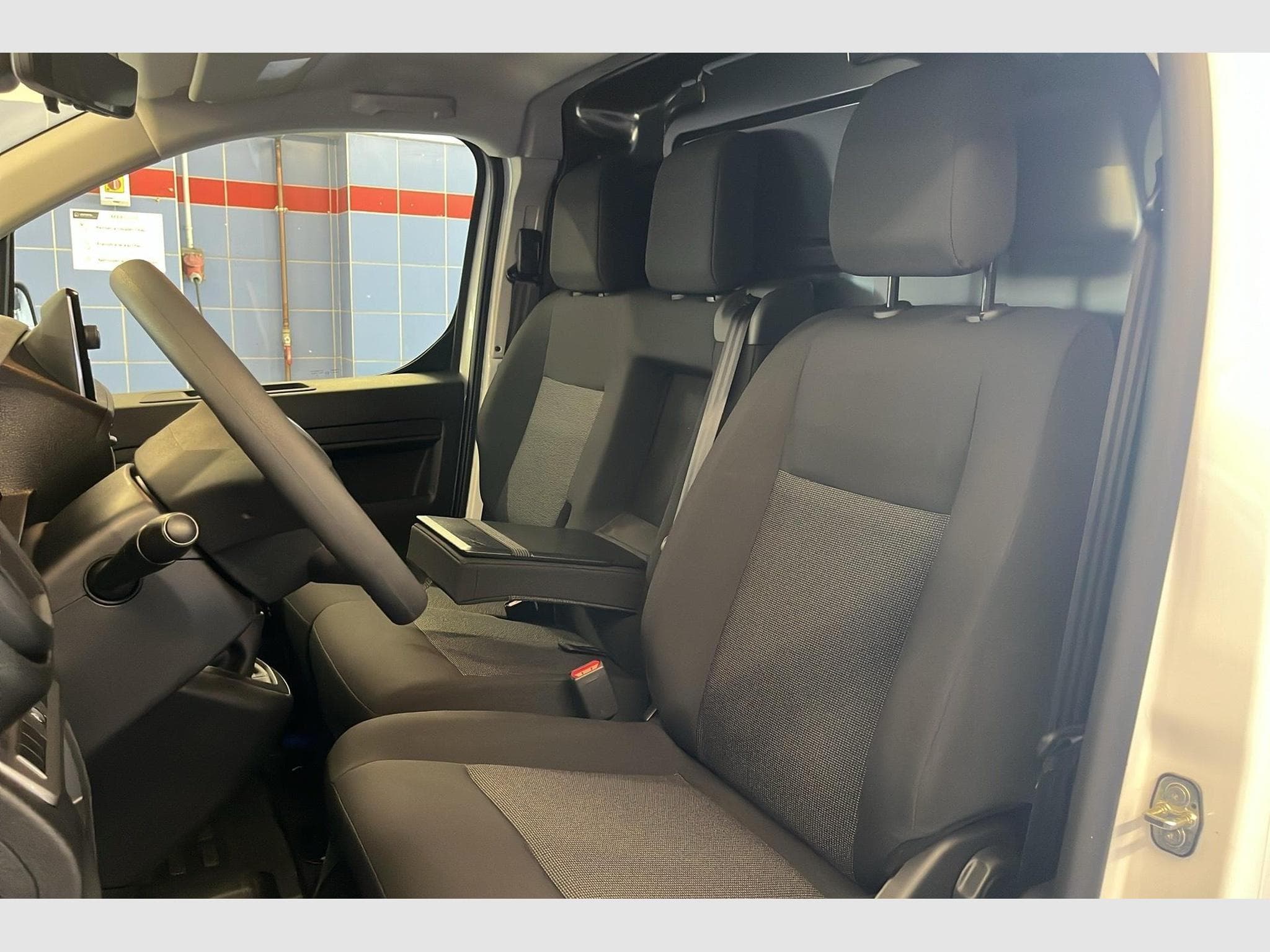 Peugeot Expert Fourgon M DIESEL 120 CH MANUELLE (2026) - Photo 12