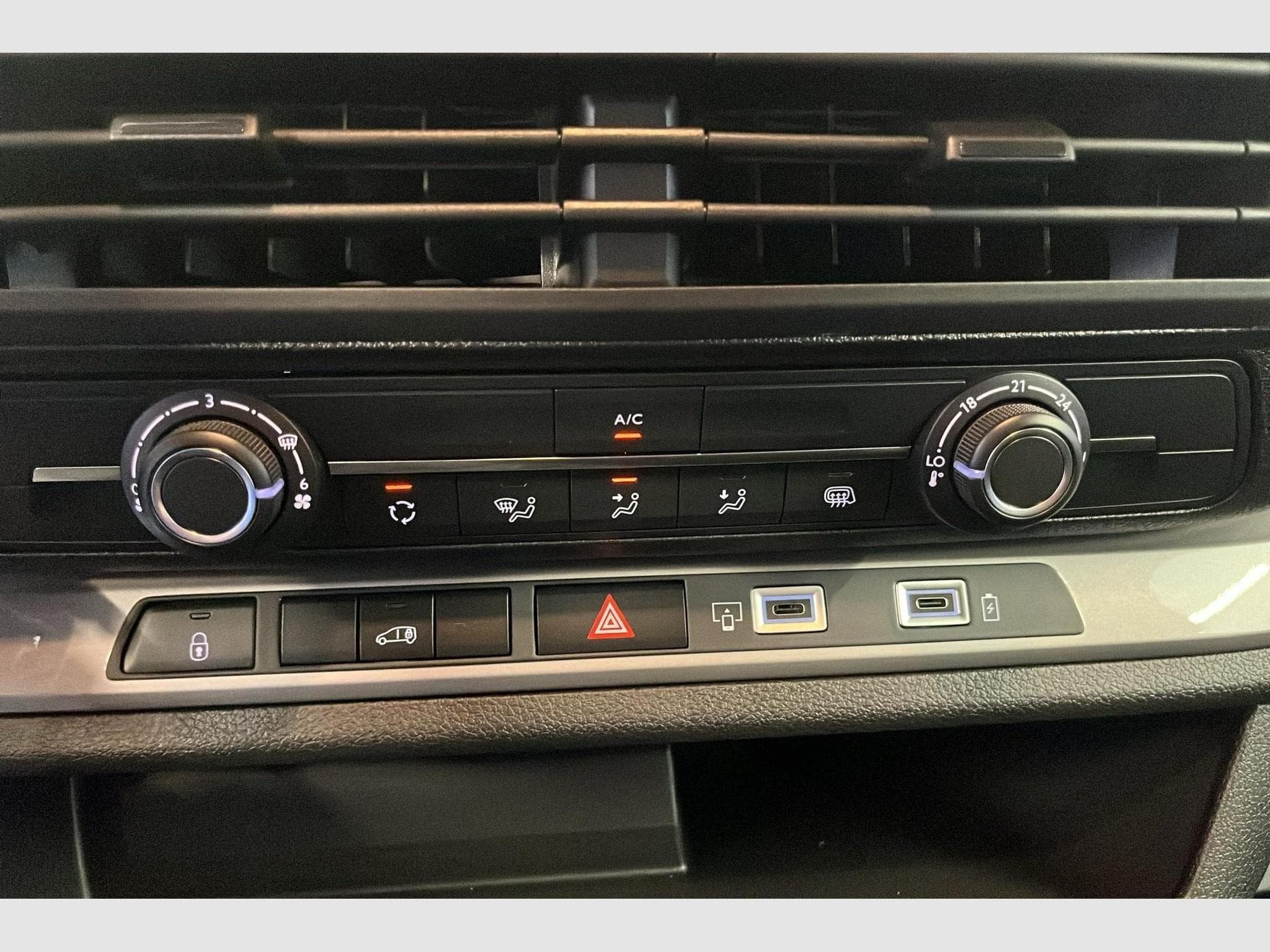 Peugeot Expert Fourgon M DIESEL 120 CH MANUELLE (2026) - Photo 15