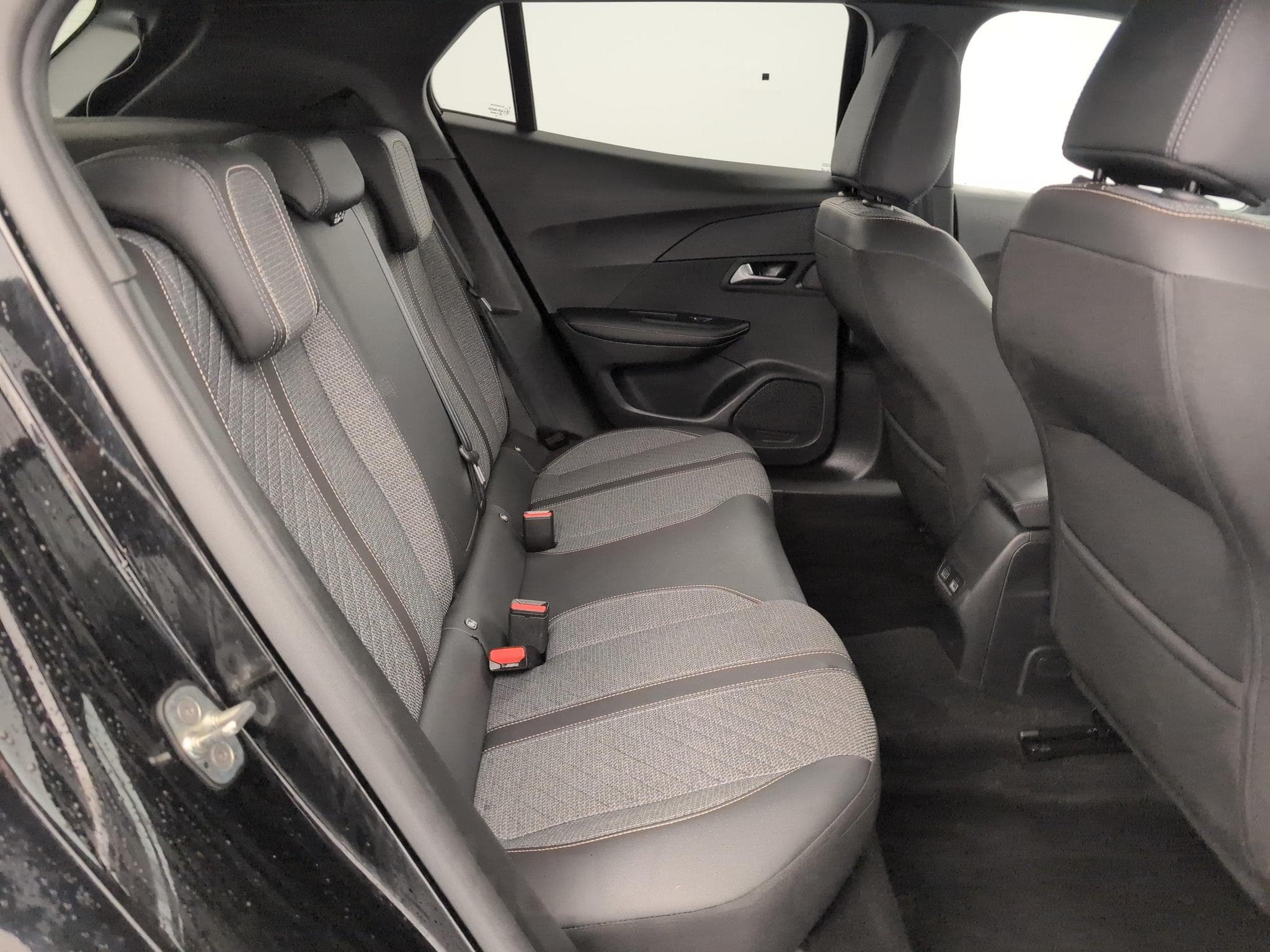 Peugeot 2008 100 S&S BVM6 Allure (2025) - Photo 10