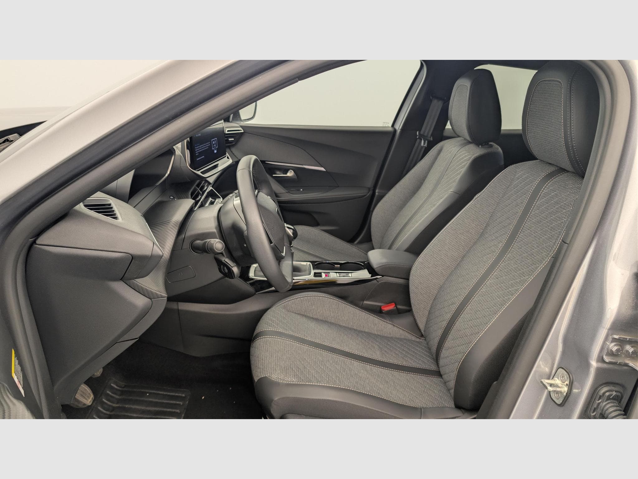 Peugeot 2008 100 S&S BVM6 Allure (2025) - Photo 16