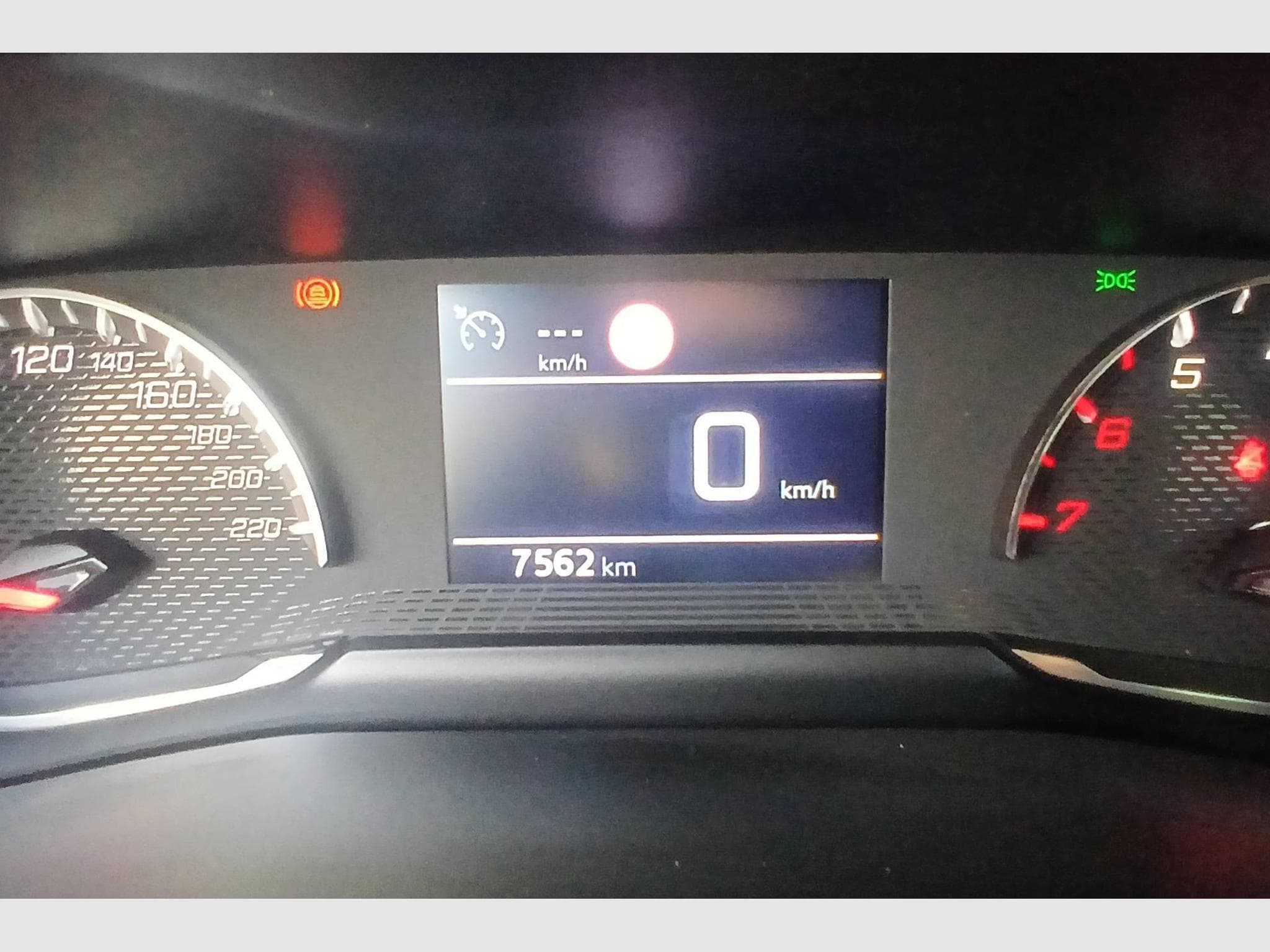 Peugeot 2008 100 S&S BVM6 Style (2025) - Photo 18