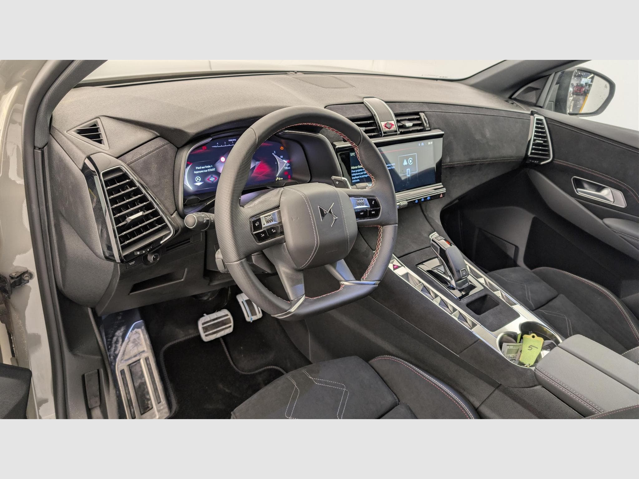 DS Automobiles DS7 BlueHDi 130 EAT8 Pallas (2025) - Photo 15