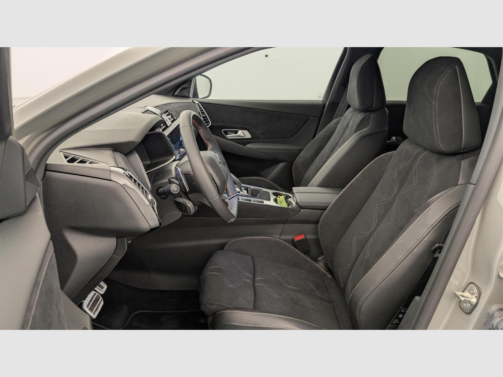 DS Automobiles DS7 BlueHDi 130 EAT8 Pallas (2025) - Photo 16