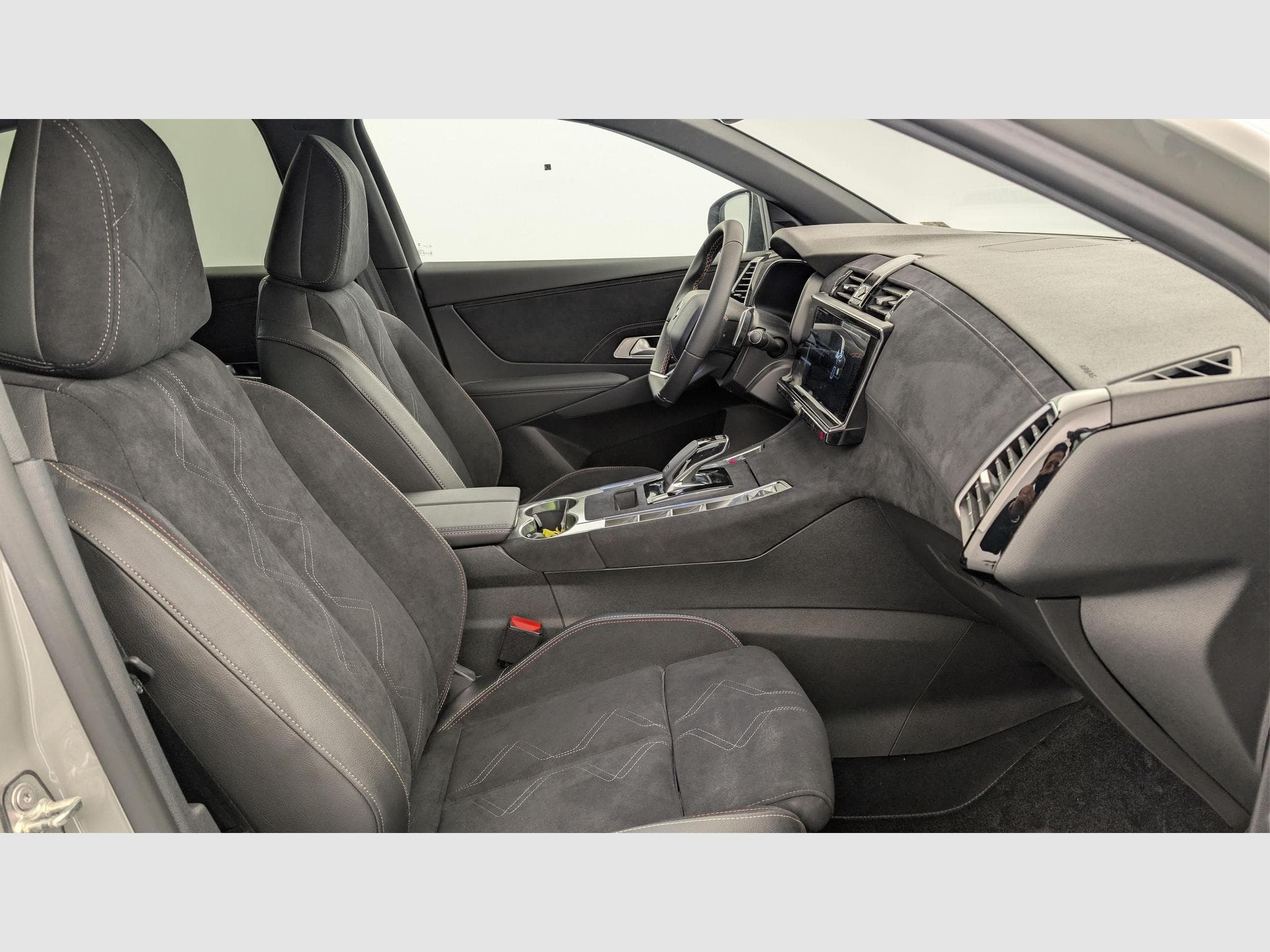 DS Automobiles DS7 BlueHDi 130 EAT8 Pallas (2025) - Photo 9
