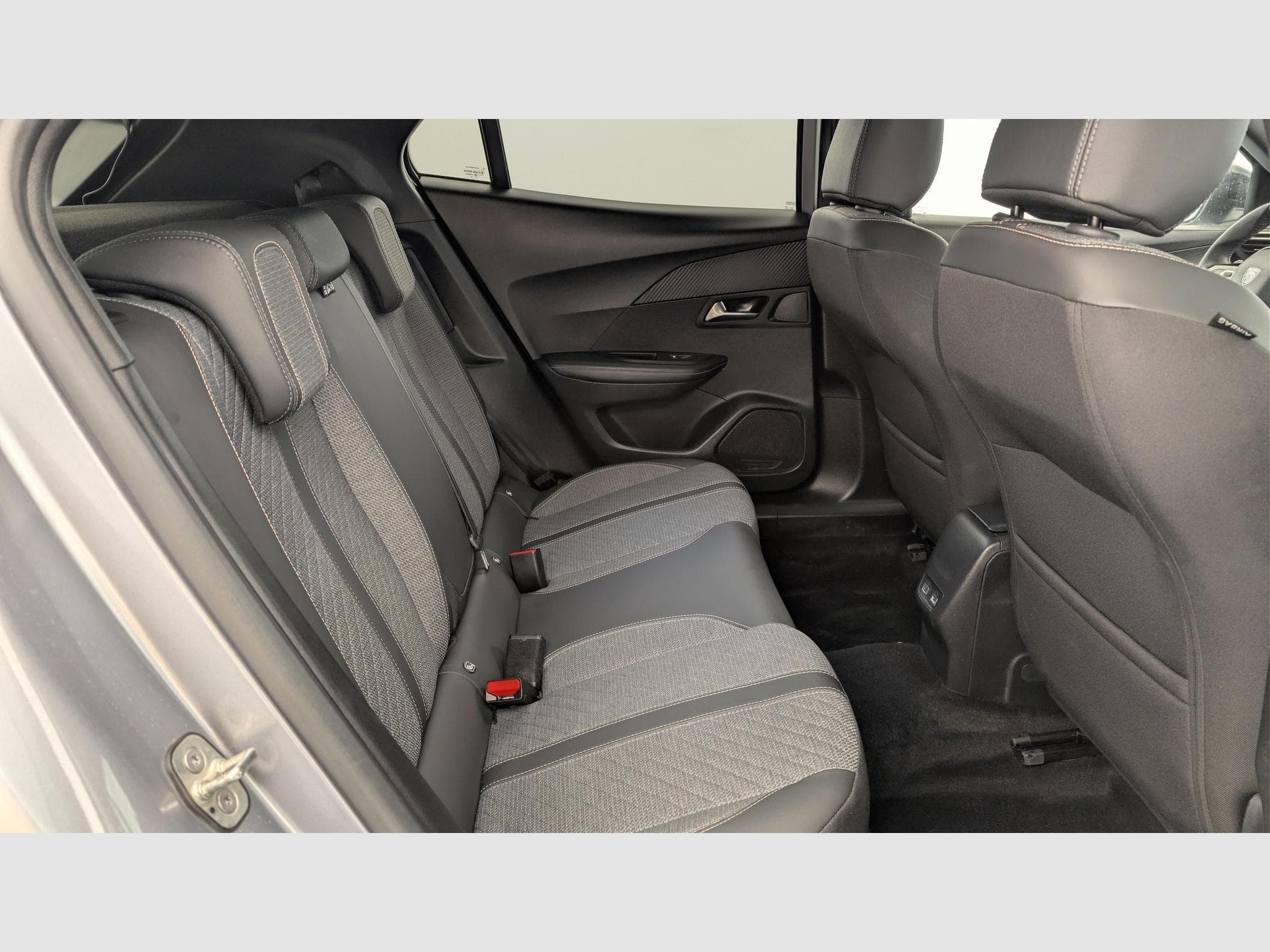 Peugeot 2008 ELECTRIQUE 50 kWh 136 ch Allure (2025) - Photo 10