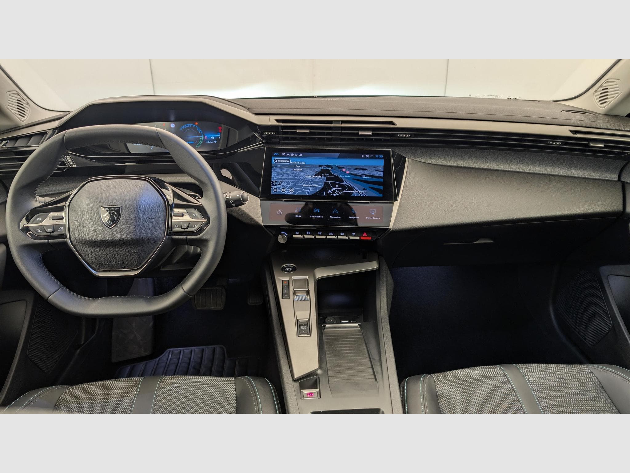 Peugeot 308 Hybrid 145 e-DCS6 Allure (2025) - Photo 13