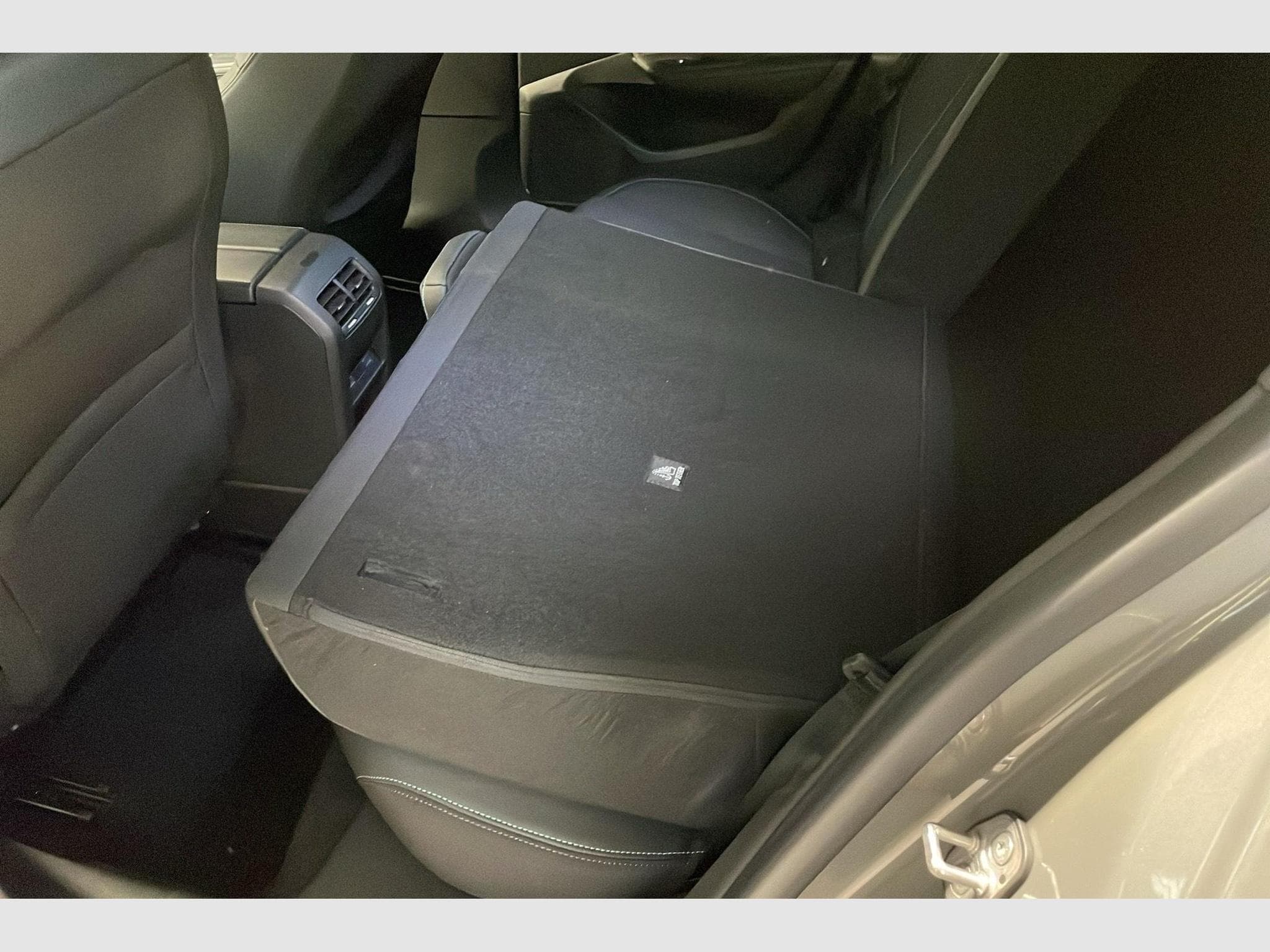 Peugeot 308 Hybrid 145 e-DCS6 Allure (2025) - Photo 12