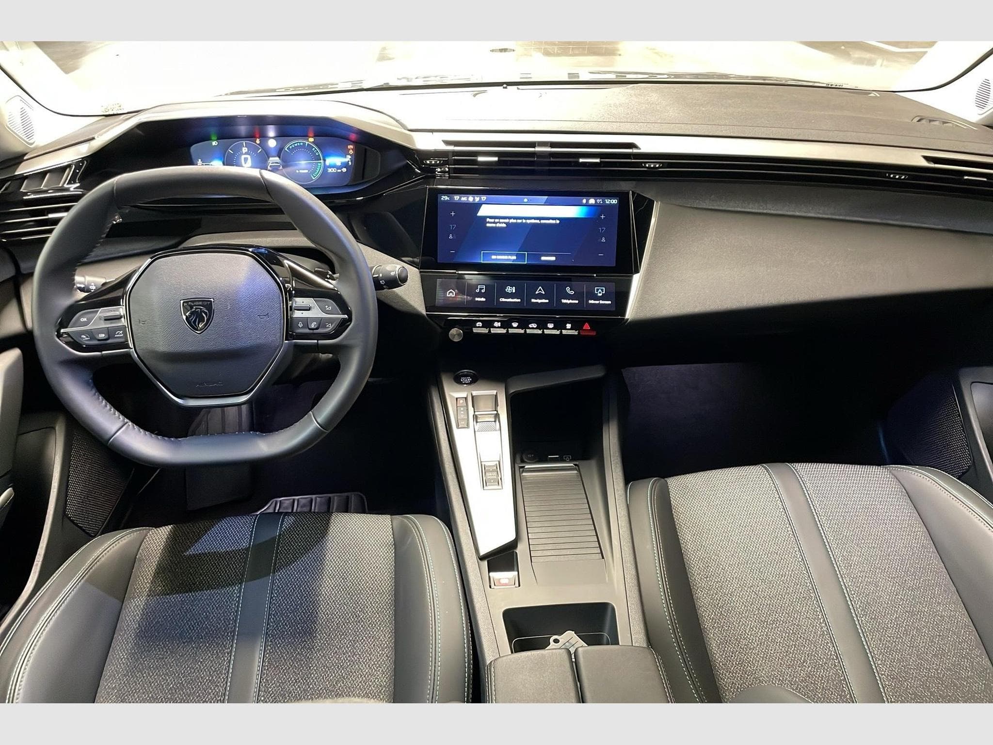 Peugeot 308 Hybrid 145 e-DCS6 Allure (2025) - Photo 13