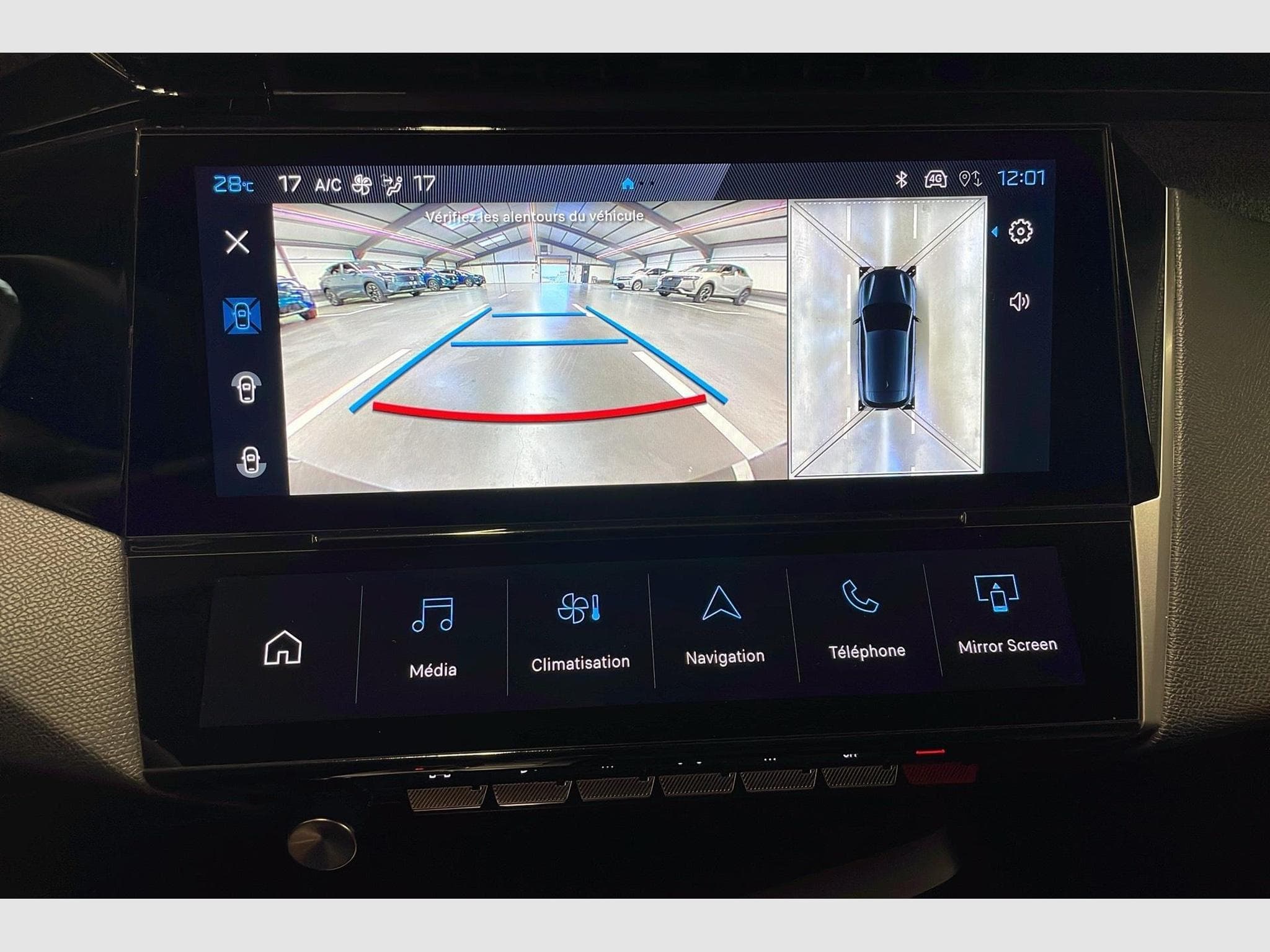 Peugeot 308 Hybrid 145 e-DCS6 Allure (2025) - Photo 17