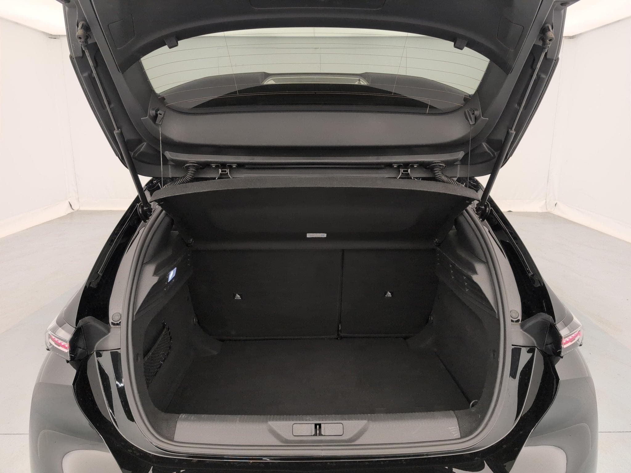 Peugeot 308 Hybrid 145 e-DCS6 Allure (2025) - Photo 11