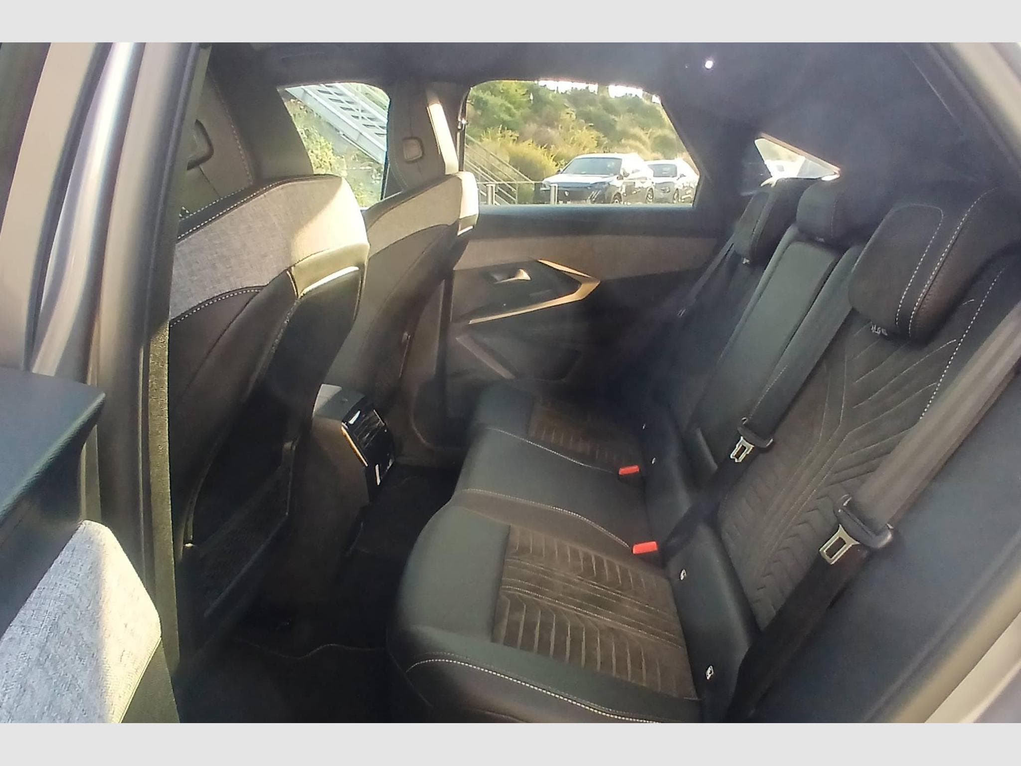 Peugeot 3008 Hybrid 145 e-DCS6 GT (2025) - Photo 10