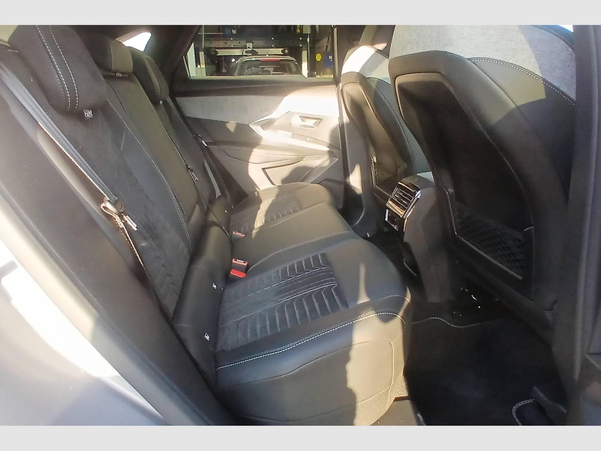 Peugeot 3008 Hybrid 145 e-DCS6 GT (2025) - Photo 12