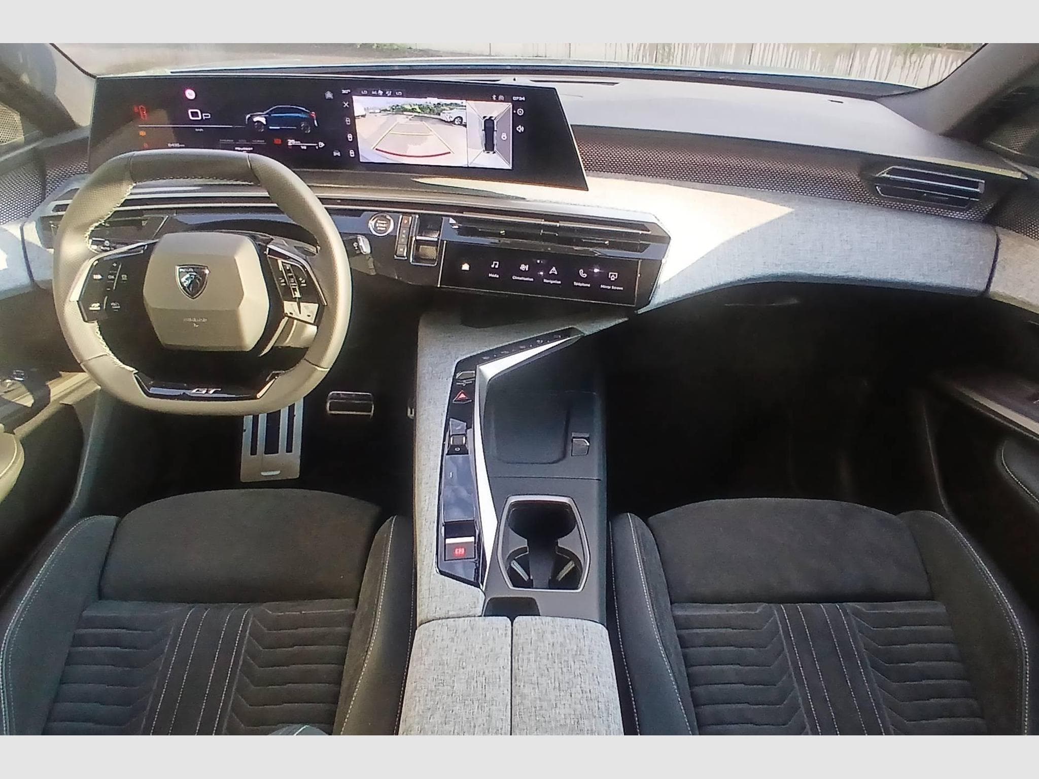 Peugeot 3008 Hybrid 145 e-DCS6 GT (2025) - Photo 13