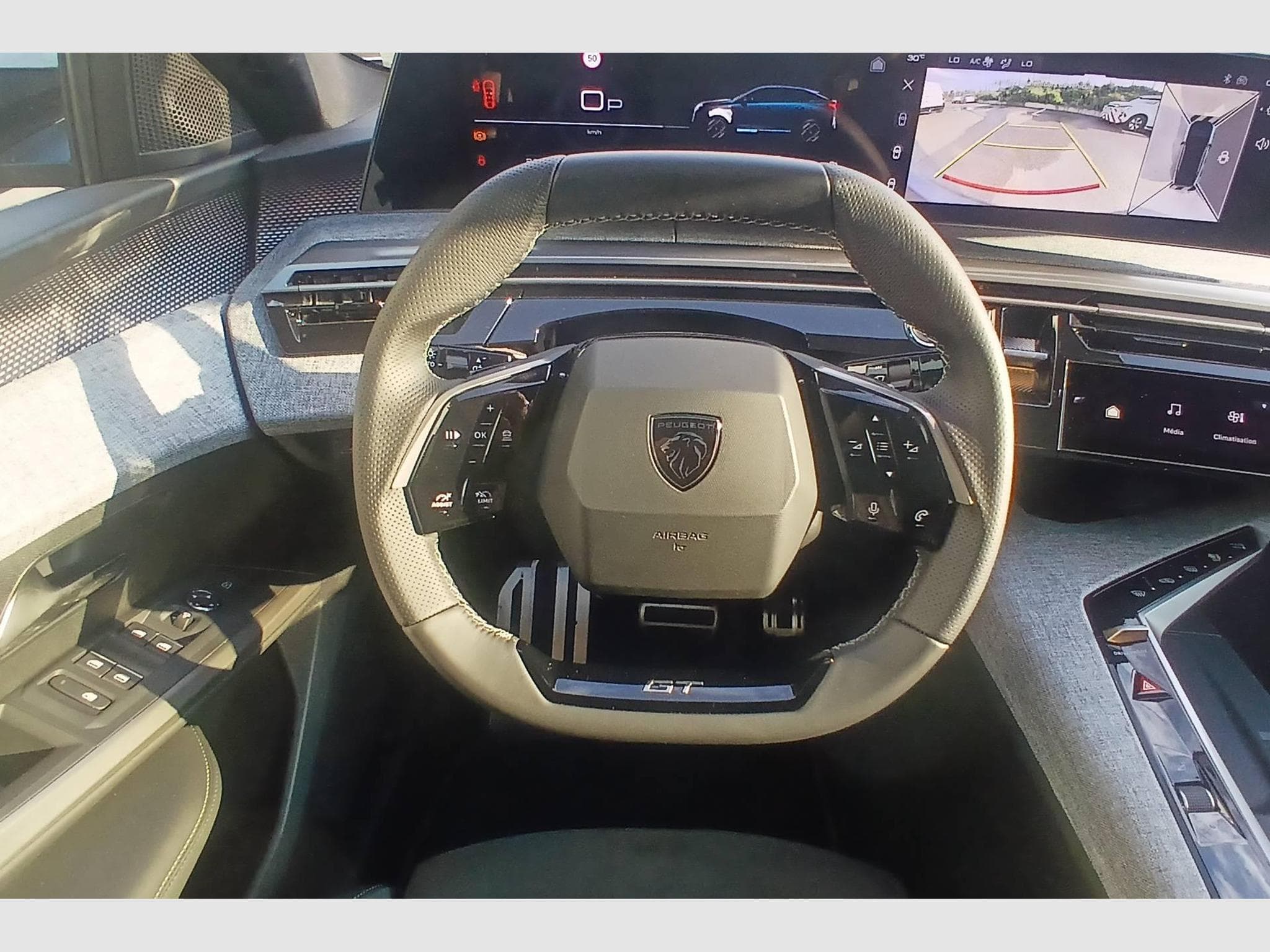 Peugeot 3008 Hybrid 145 e-DCS6 GT (2025) - Photo 14