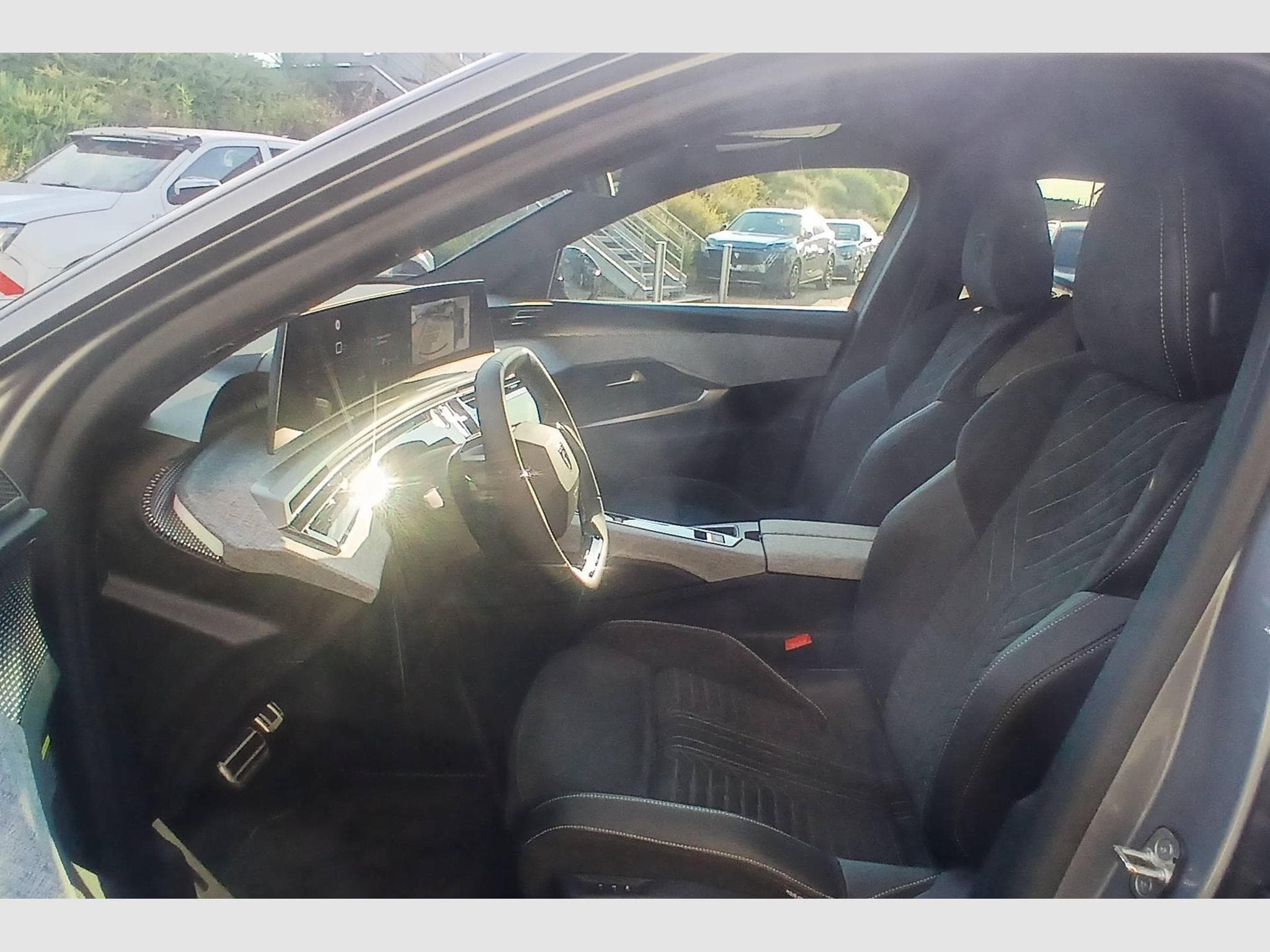 Peugeot 3008 Hybrid 145 e-DCS6 GT (2025) - Photo 9