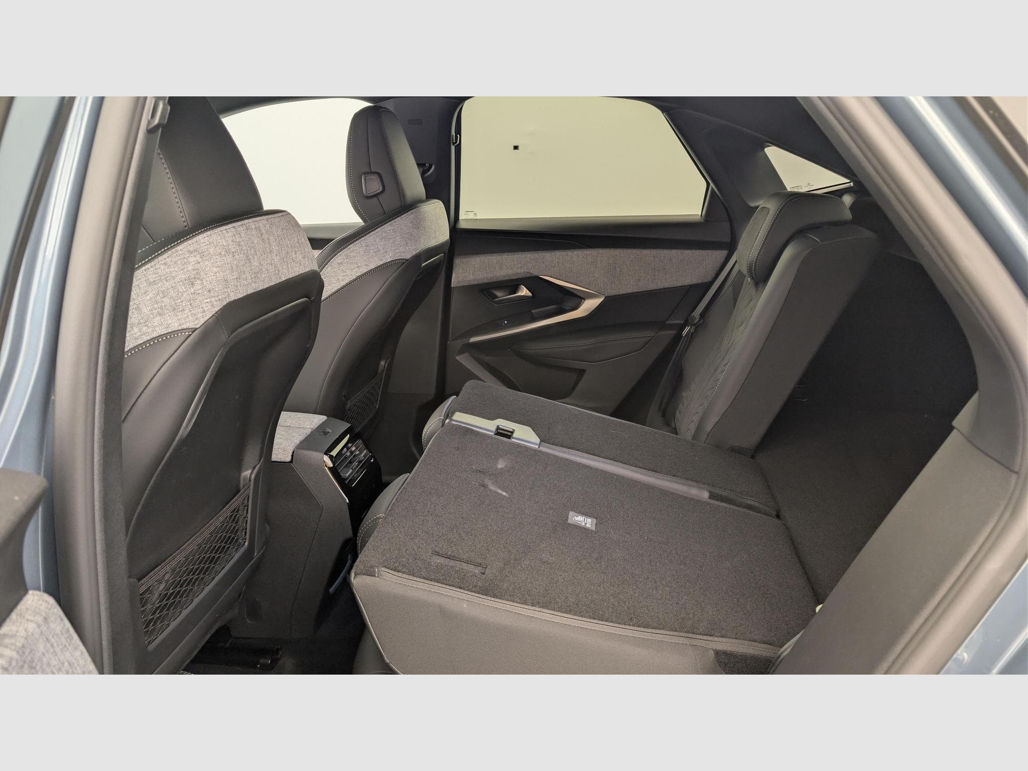 Peugeot 3008 Hybrid 145 e-DCS6 GT (2025) - Foto 12
