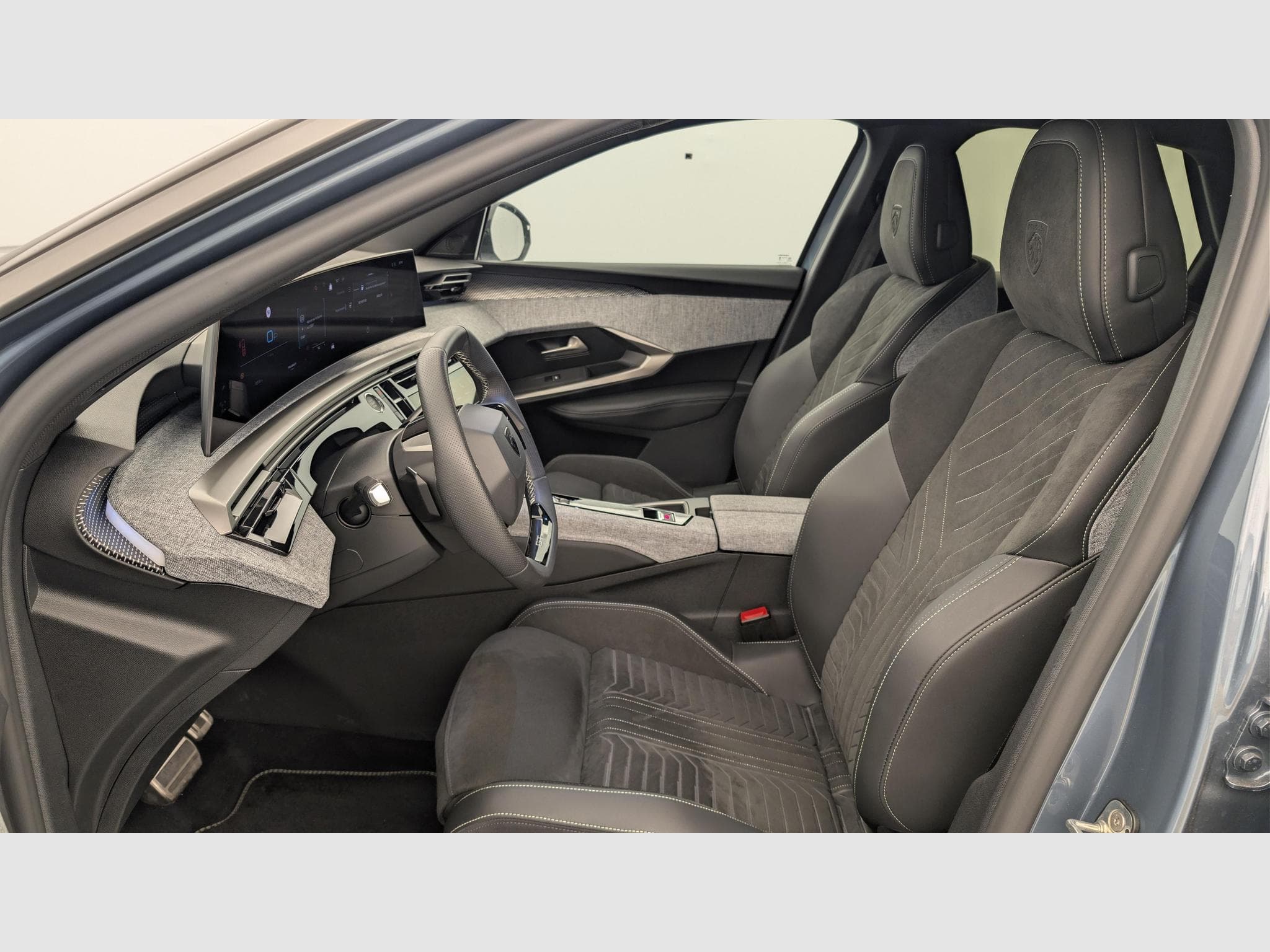 Peugeot 3008 Hybrid 145 e-DCS6 GT (2025) - Foto 16
