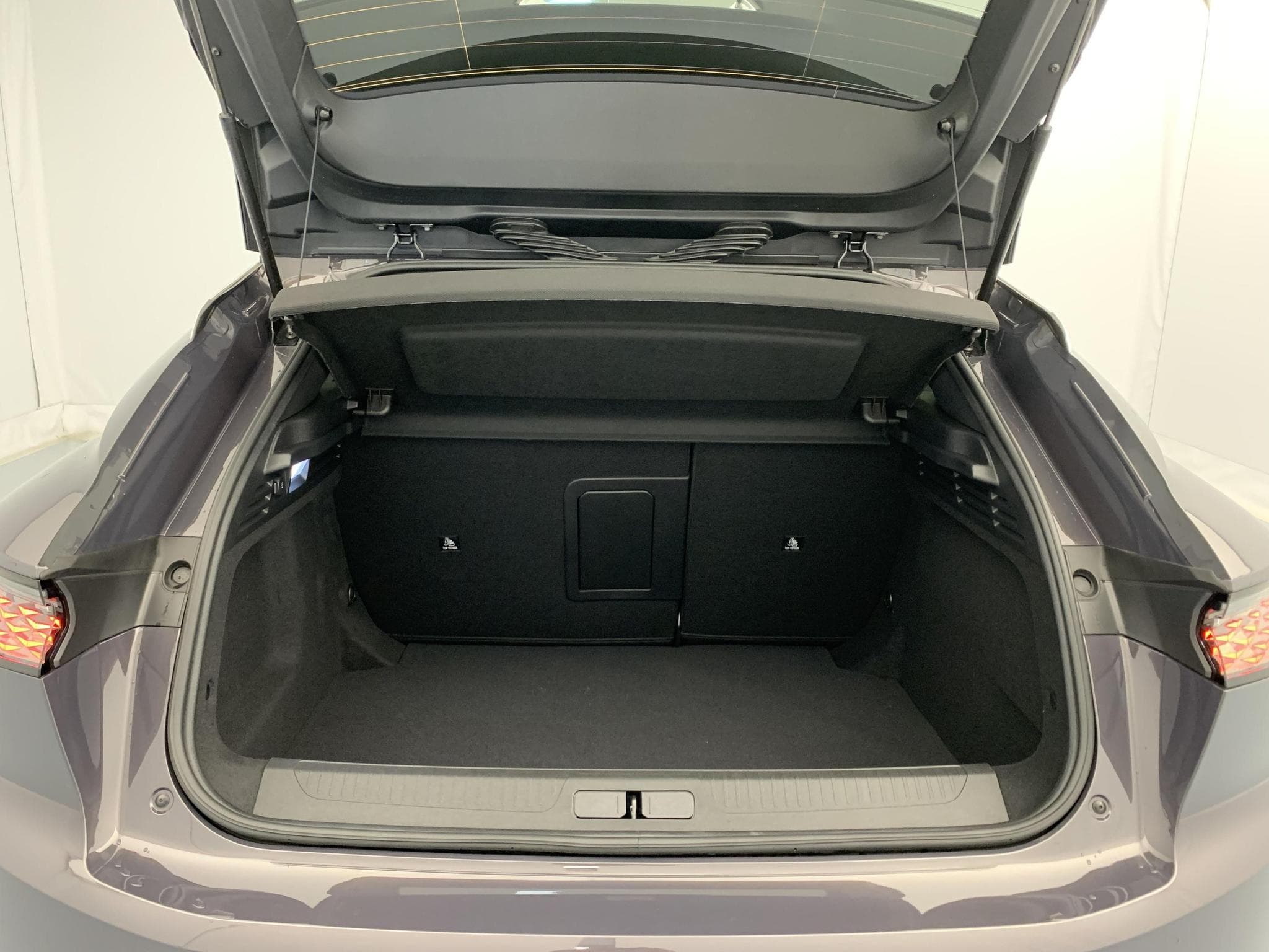 DS Automobiles DS4 Hybride 145 e-DCT6 Etoile - Alcantara (2025) - Photo 11