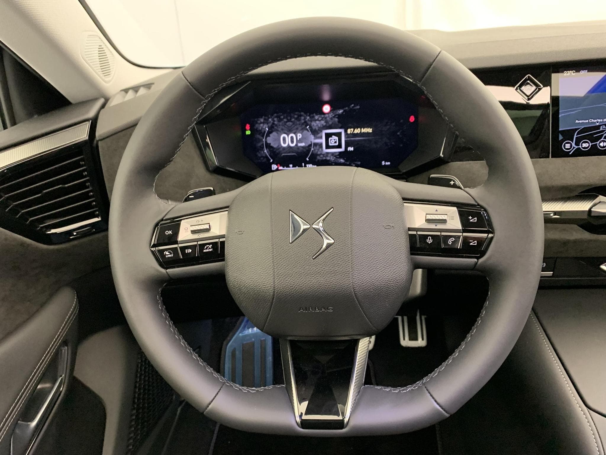 DS Automobiles DS4 Hybride 145 e-DCT6 Etoile - Alcantara (2025) - Photo 14