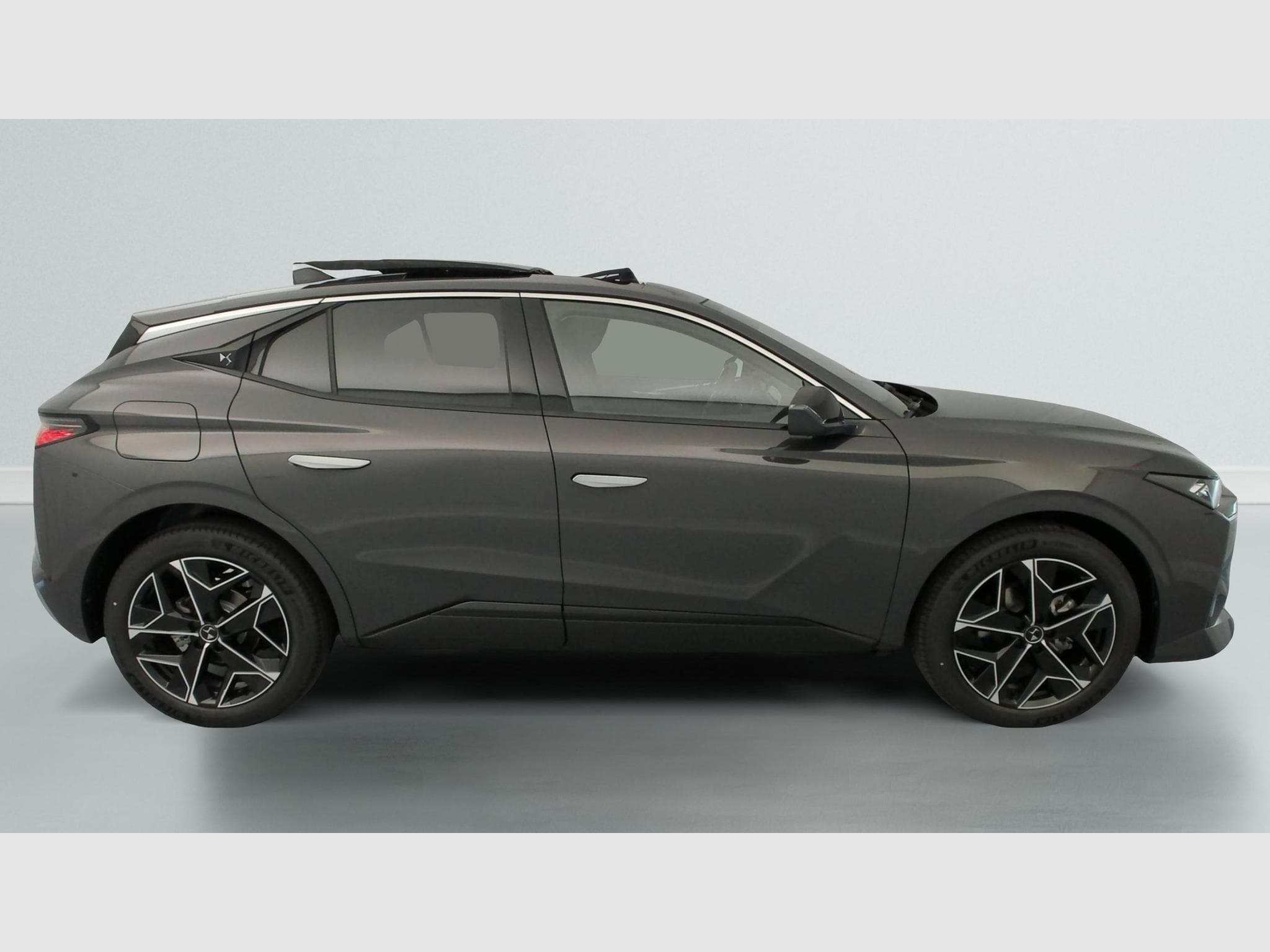 DS Automobiles DS4 Hybride 145 e-DCT6 Etoile - Alcantara (2025) - Photo 8