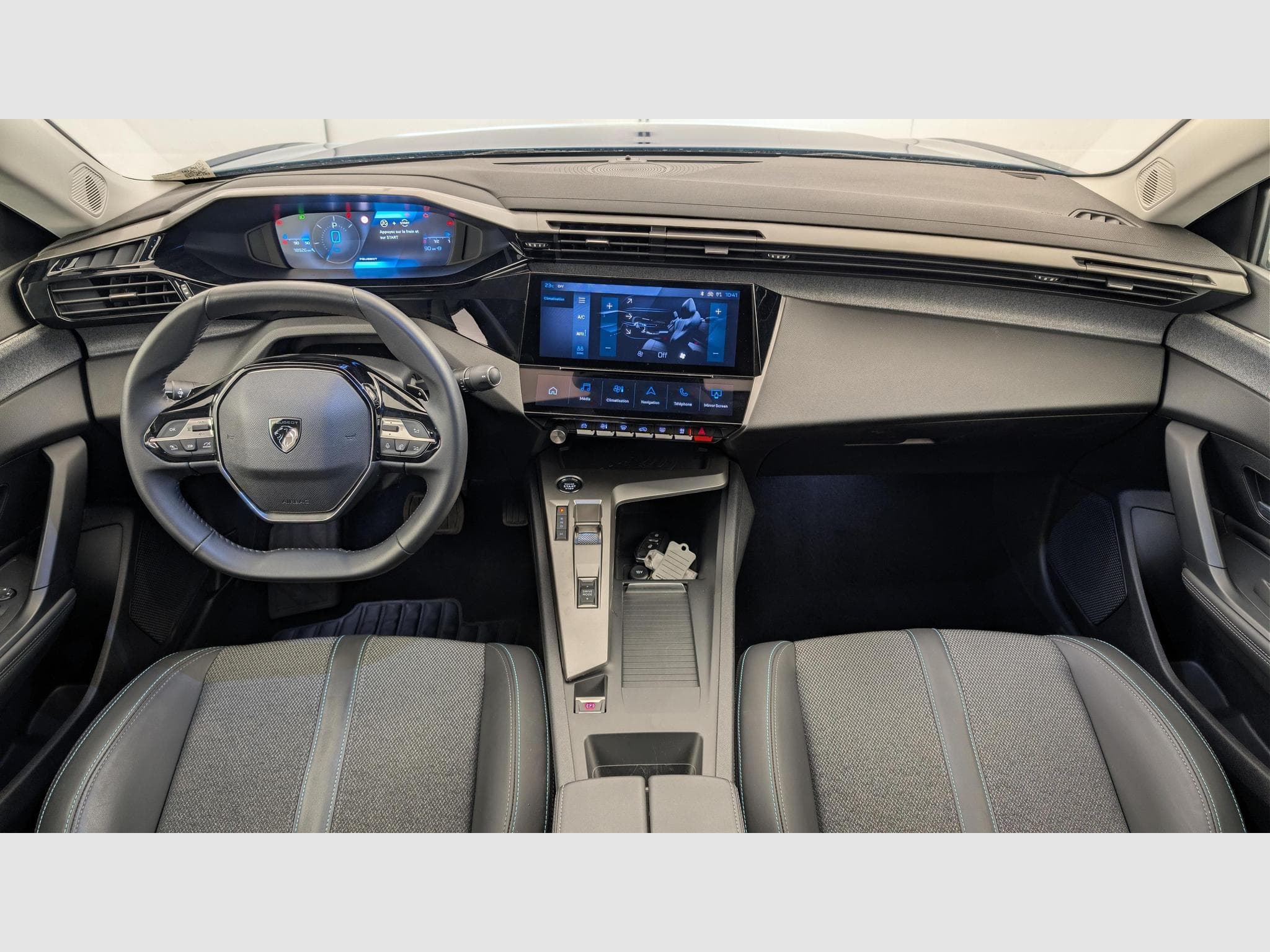 Peugeot 408 Hybrid 145 e-DCS6 Allure (2025) - Foto 9