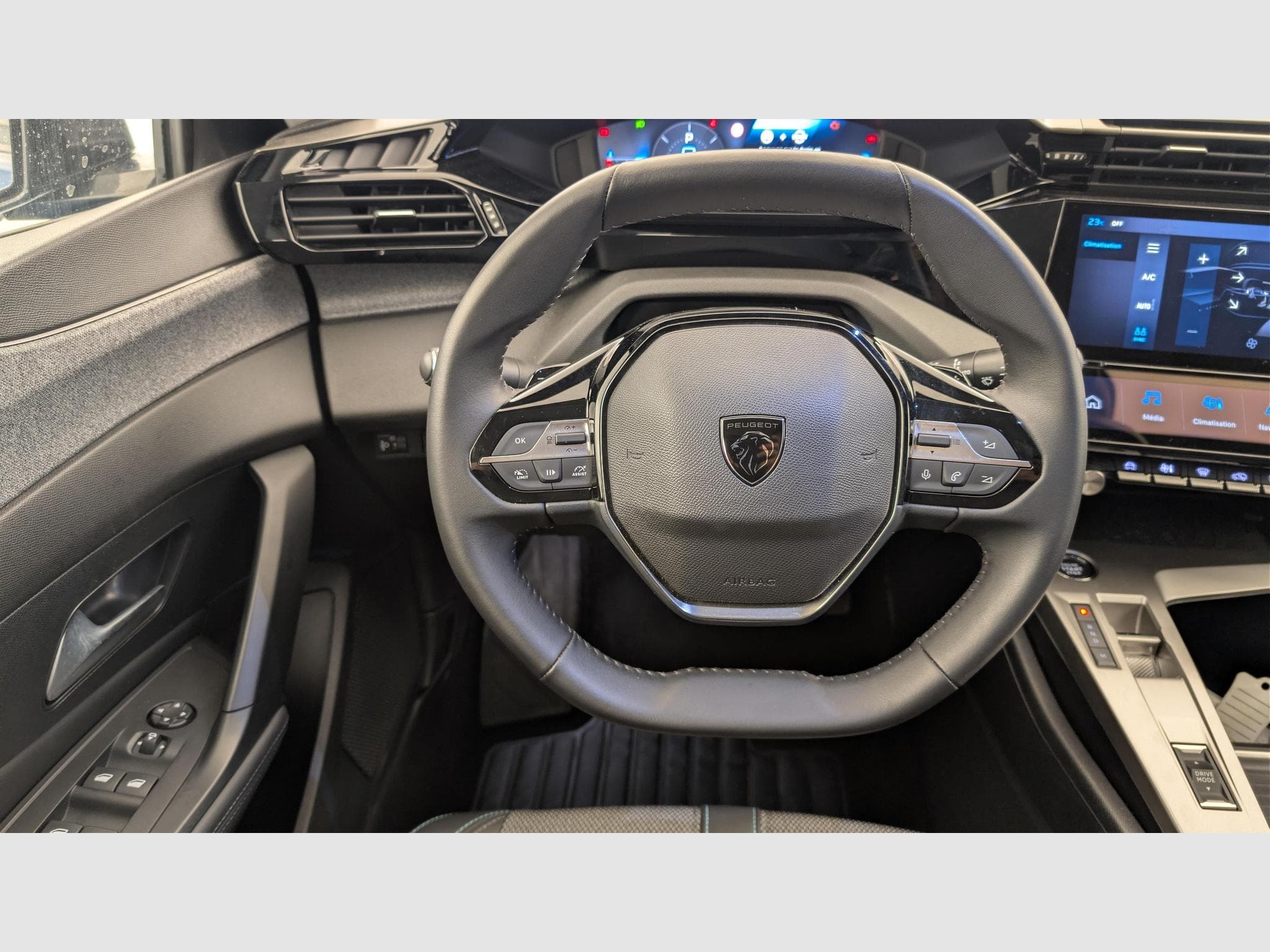 Peugeot 408 Hybrid 145 e-DCS6 Allure (2025) - Foto 10