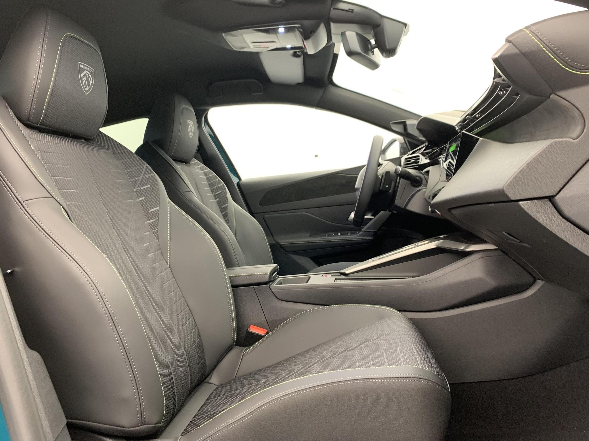 Peugeot 308 NOUVELLE BLUEHDI 130CH S&S EAT8 GT (2026) - Photo 8