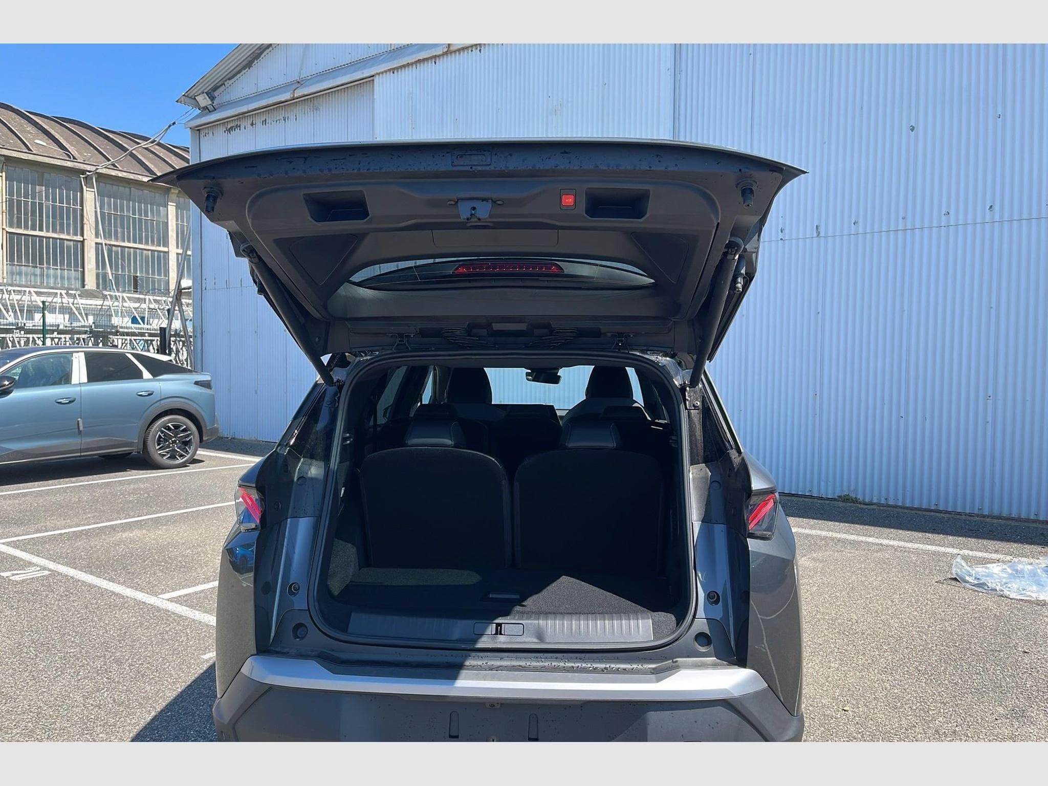 Peugeot 5008 Hybrid 145 e-DCS6 GT (2026) - Foto 10