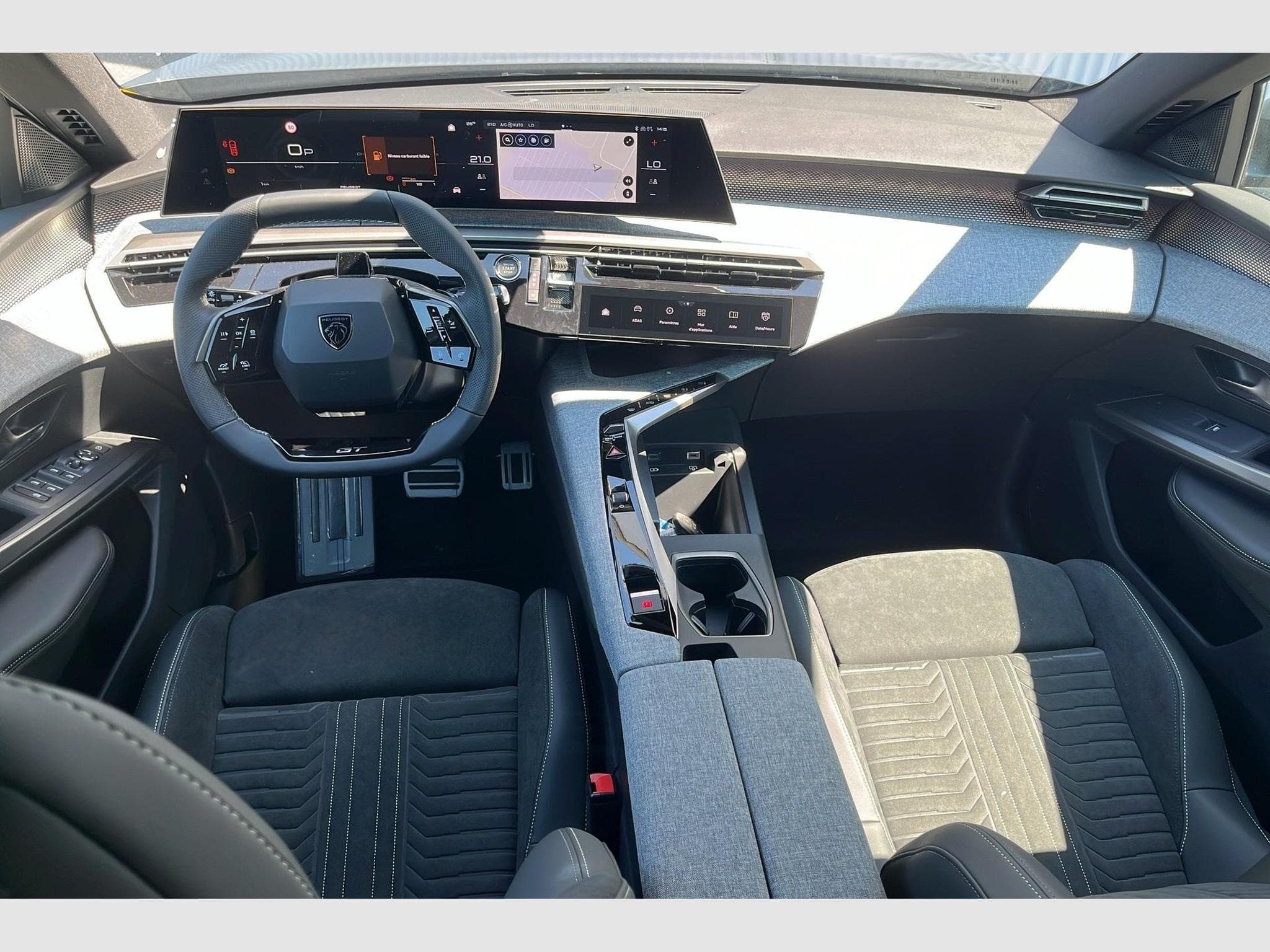 Peugeot 5008 Hybrid 145 e-DCS6 GT (2026) - Foto 12