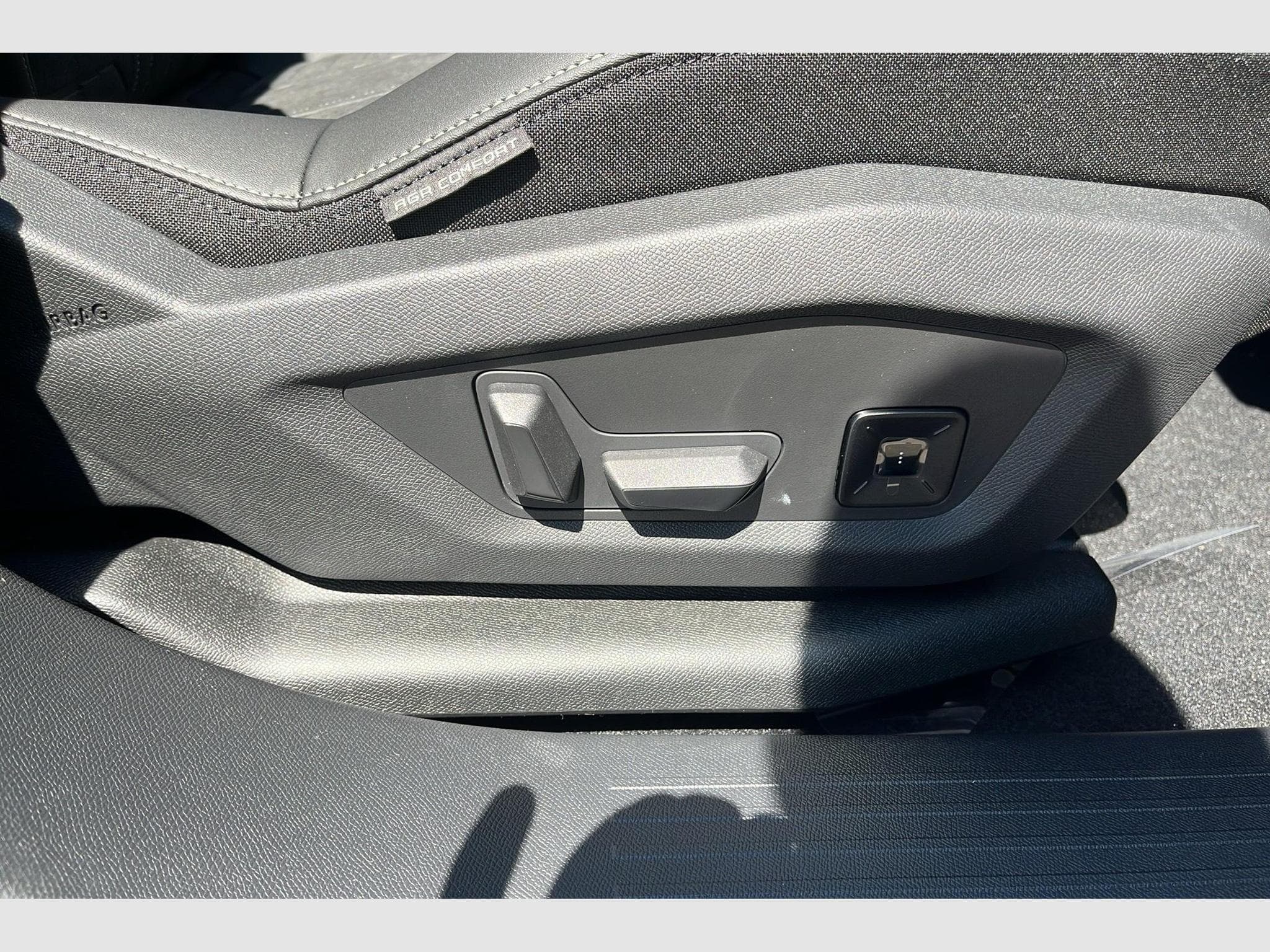 Peugeot 5008 Hybrid 145 e-DCS6 GT (2026) - Foto 16