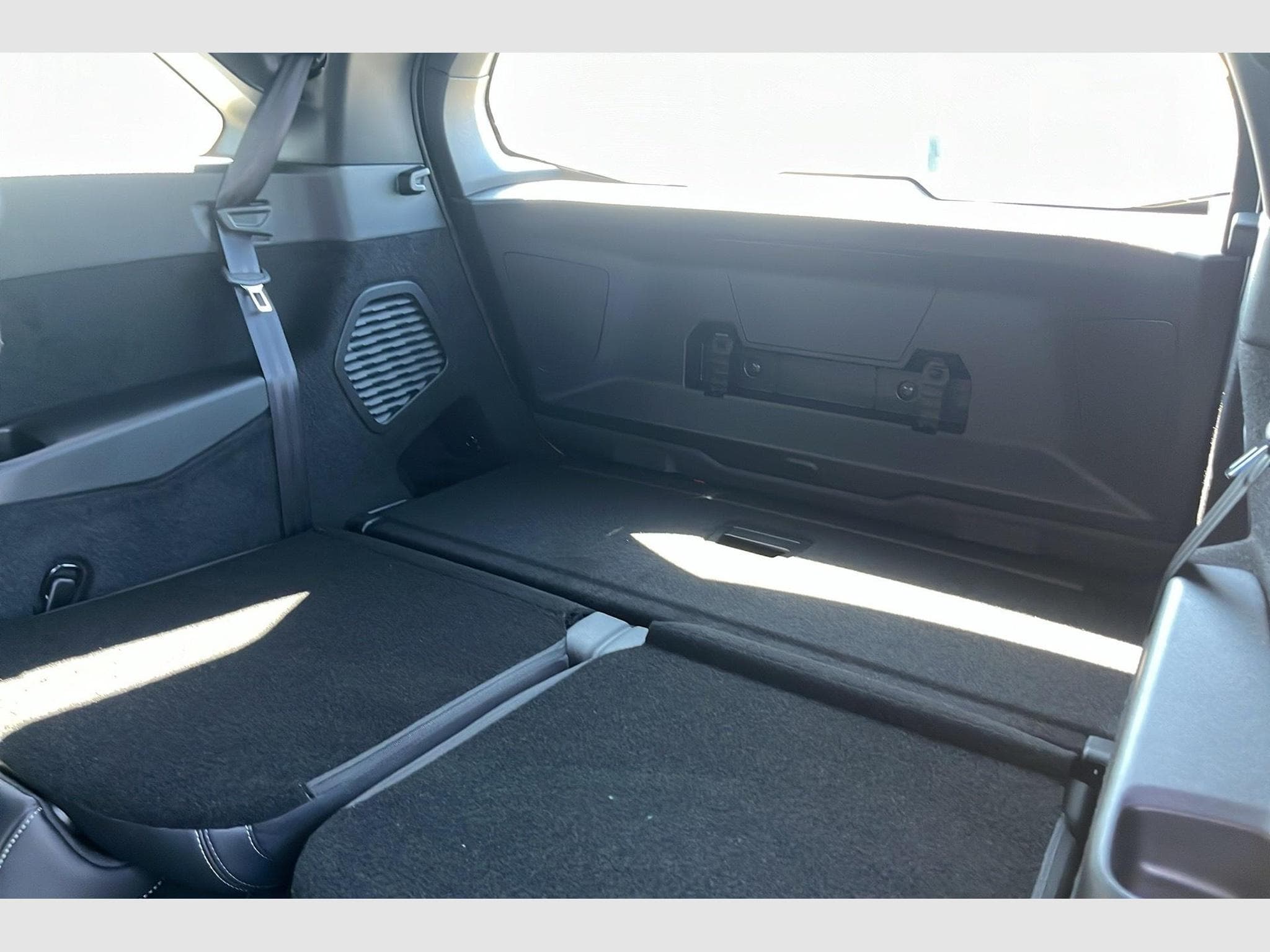 Peugeot 5008 Hybrid 145 e-DCS6 GT (2026) - Foto 17