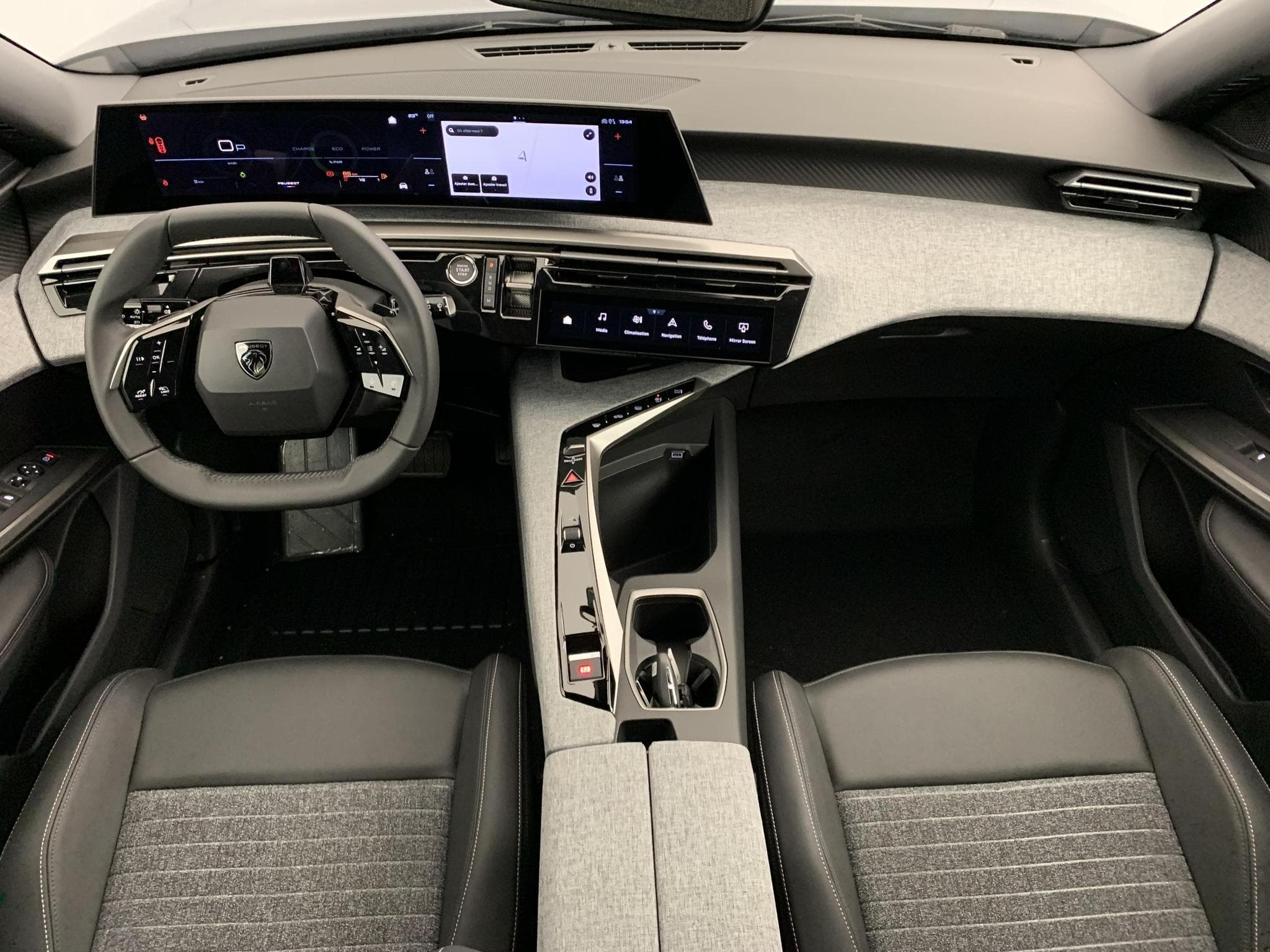 Peugeot 5008 Hybrid 145 e-DCS6 Allure (2026) - Foto 10